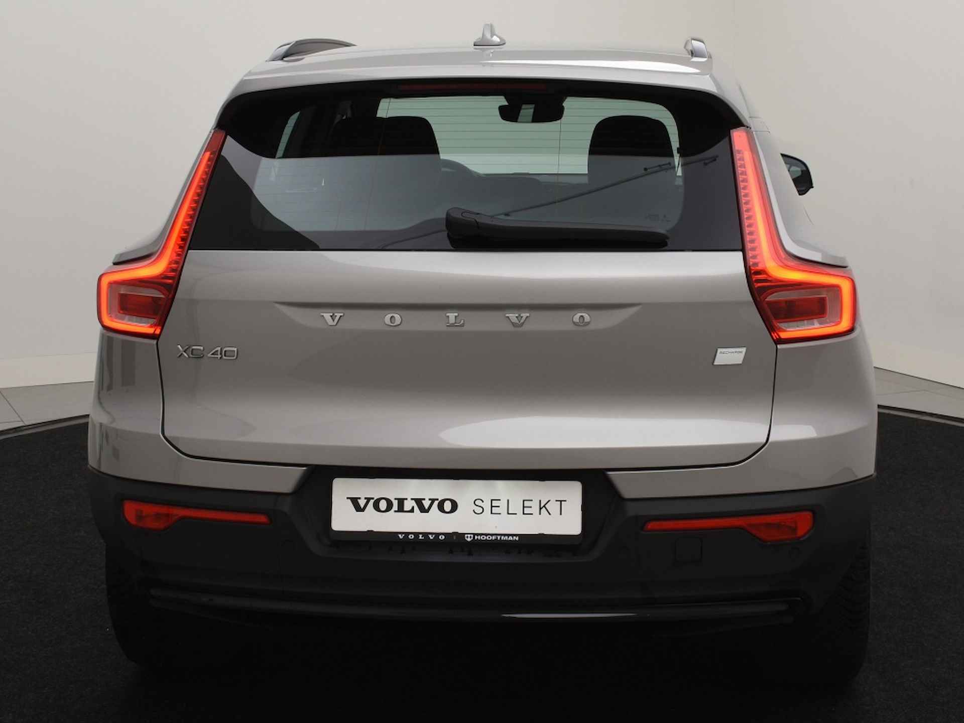 Volvo XC40 RECHARGE PURE ELECTRIC ESSENTIAL GOOGLE MAPS BLUETOOTH PARK ASSI - 33/34