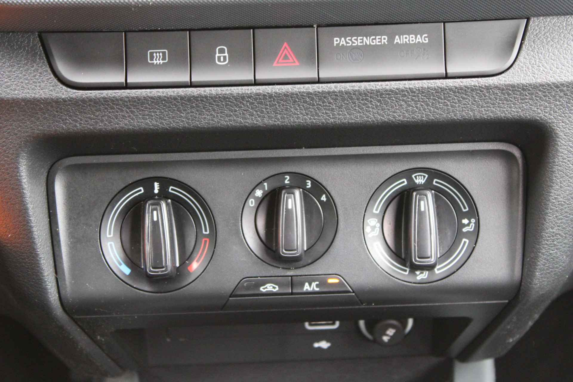 Škoda Fabia Combi 1.0 75PK Active | 1ste Eig. | 100% Dealeronderhouden | Airco | Cruise Control | Elektrische ramen voor - 23/29
