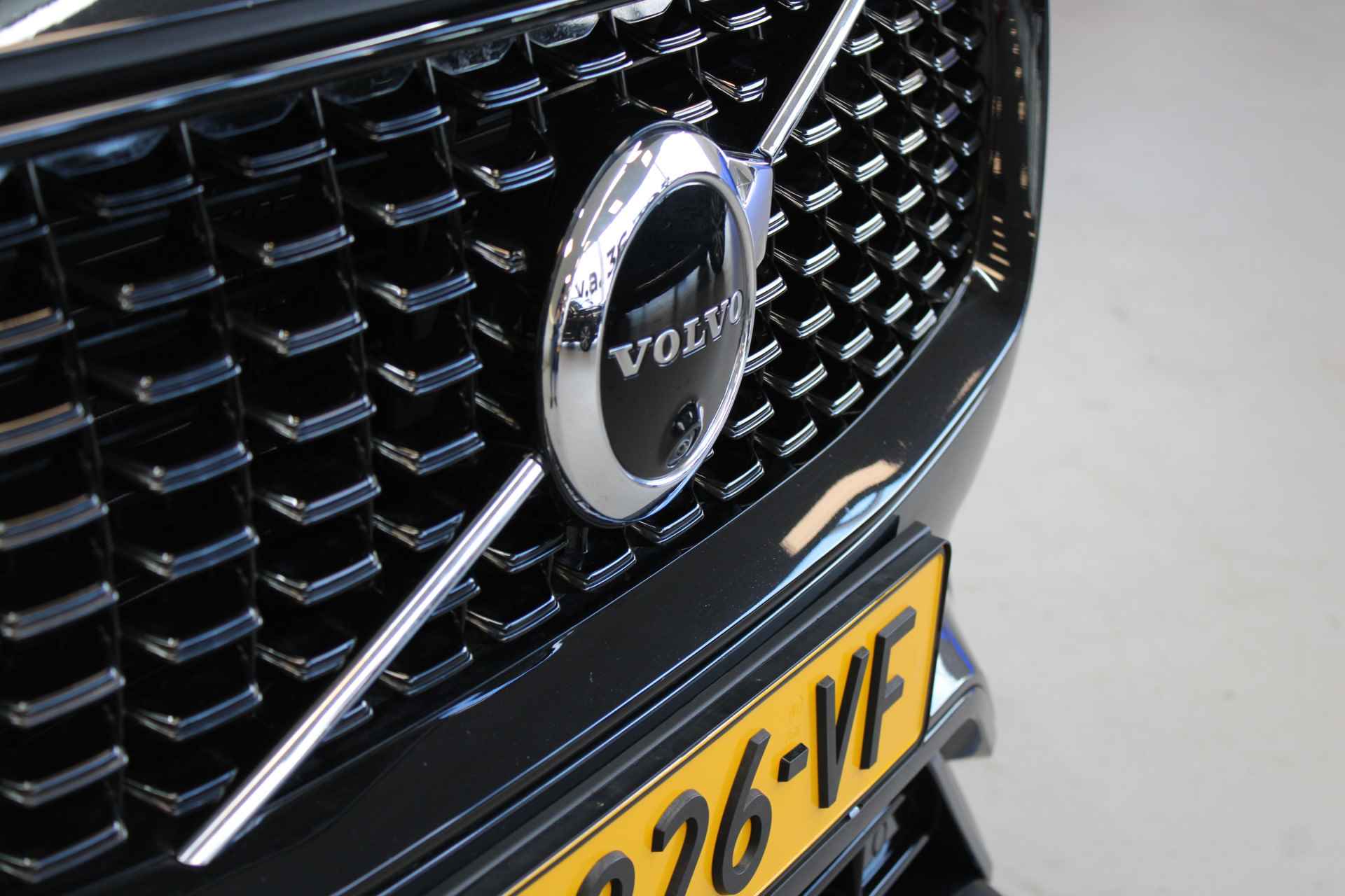 Volvo XC90 T8 390PK AWD R-Design | Full Option | B&W Audio | Luchtvering | Gelam Glas | Panoramadak | Trekhaak - 17/87