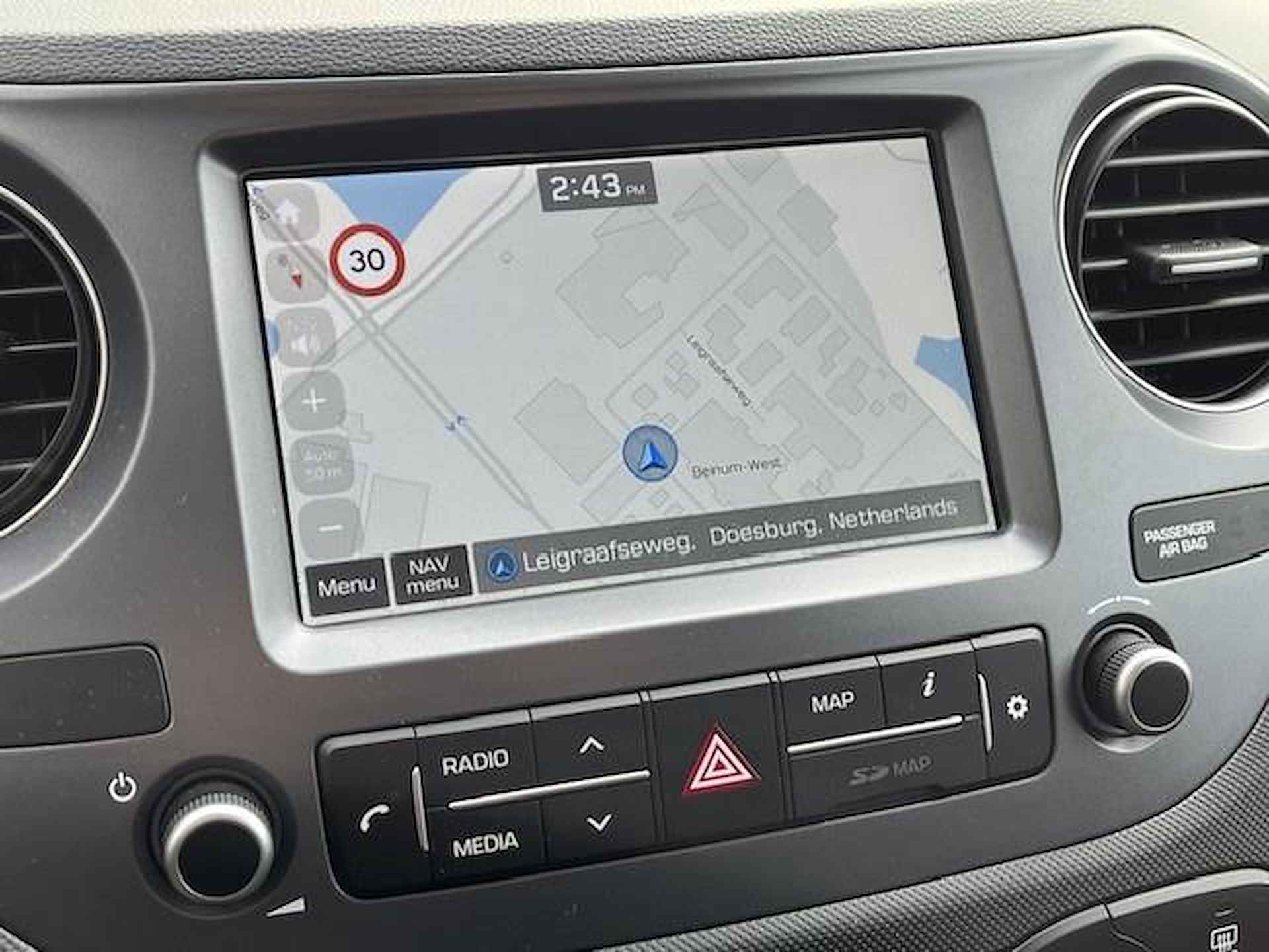 Hyundai i10 1.0i Premium Top uitvoering, navigatie,stoelverw. enz - 13/22