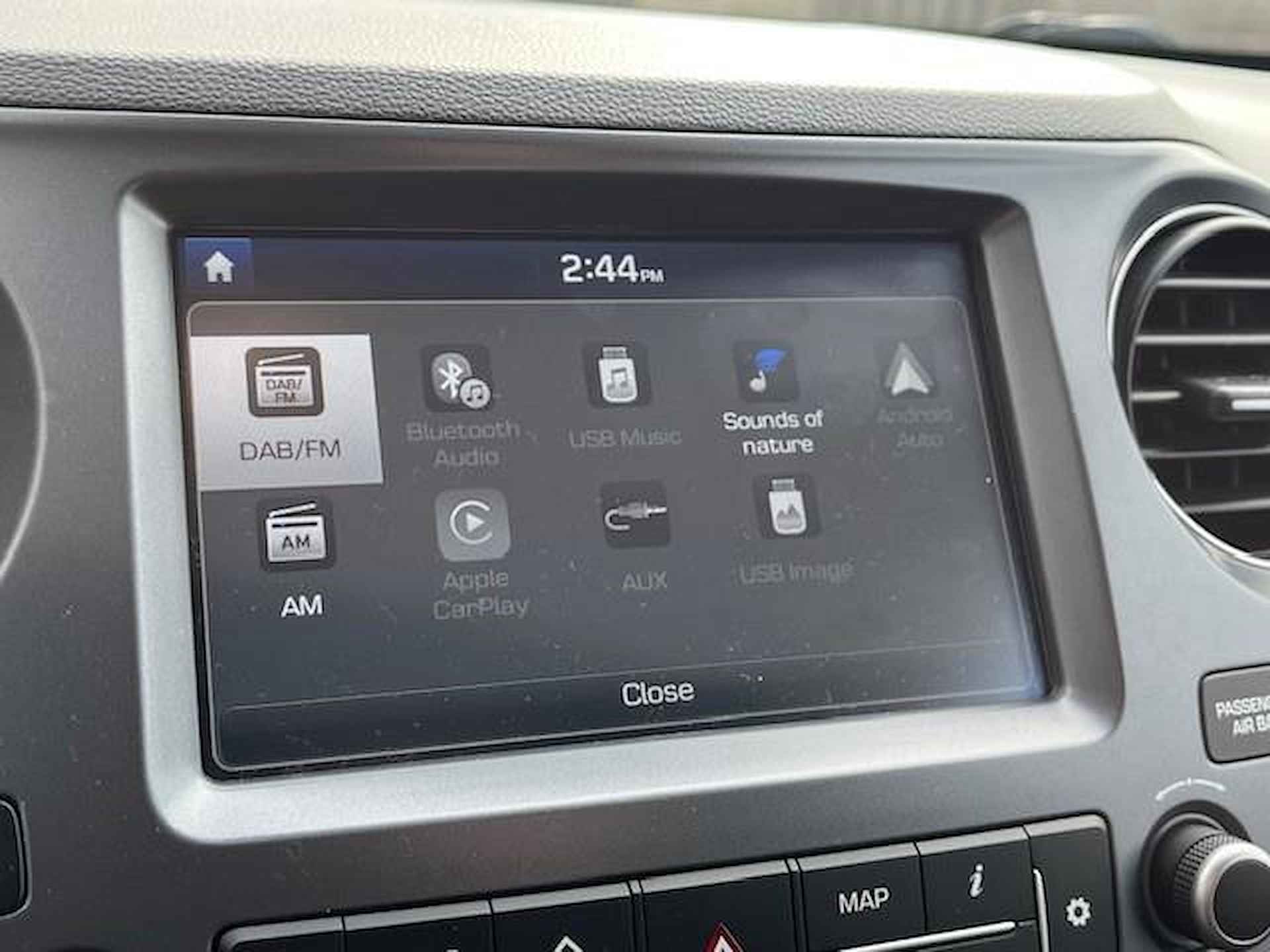 Hyundai i10 1.0i Premium Top uitvoering, navigatie,stoelverw. enz - 17/22