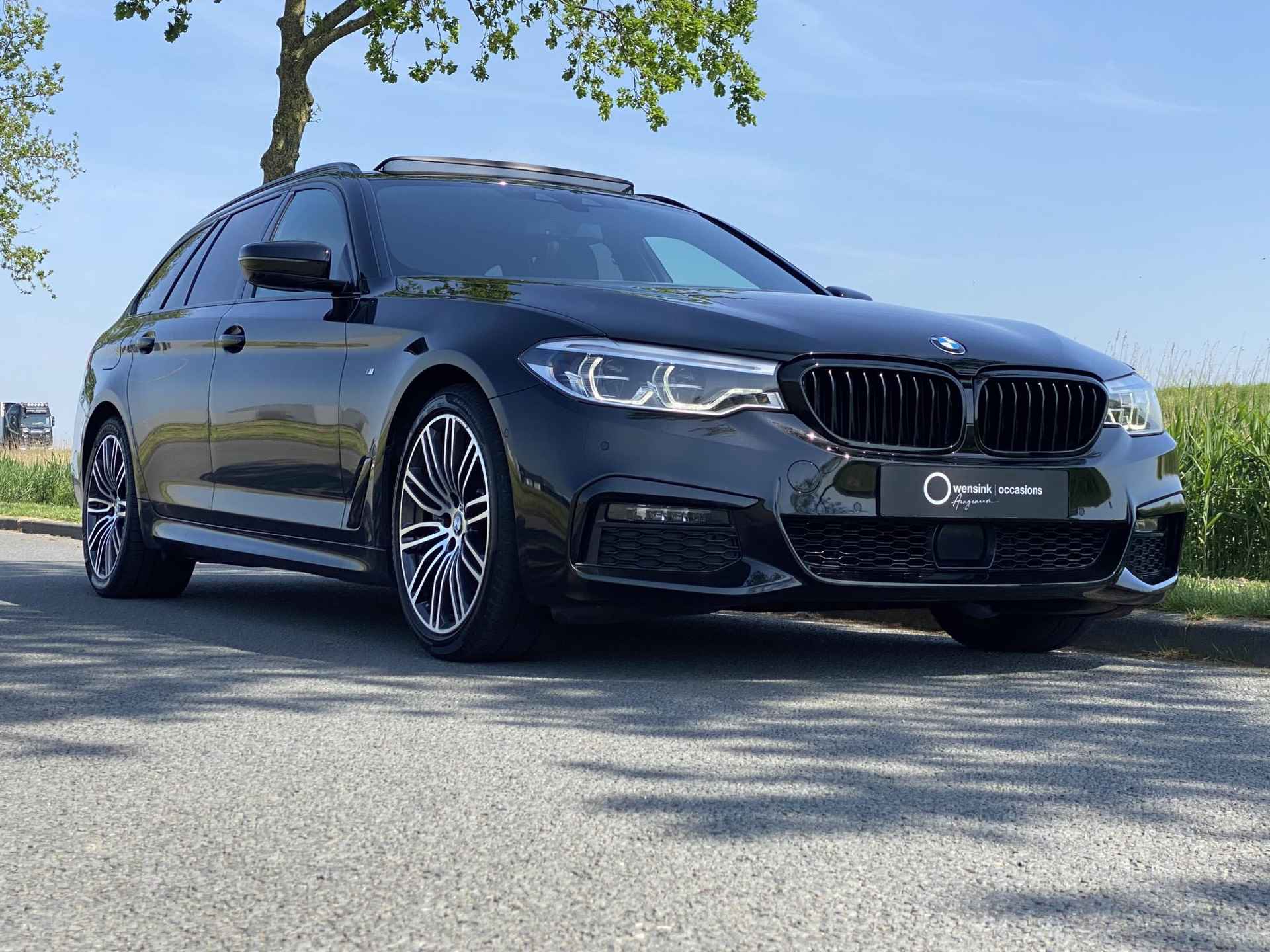 BMW 5-serie Touring 530i xDrive High Executive | M-Sport | HUD | Panoramadak | Sportstoelen | Lederen interieur | Stuurverwarming | Adaptieve CruiseControl | Draadloze telefoonlader | Keyless Entry/ GO | - 14/59