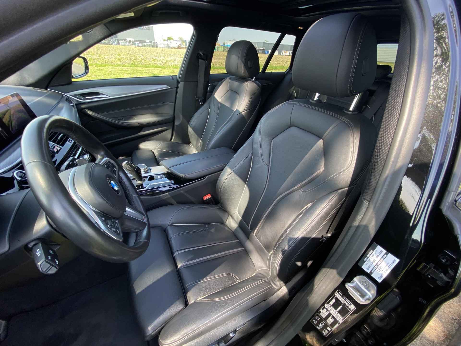 BMW 5-serie Touring 530i xDrive High Executive | M-Sport | HUD | Panoramadak | Sportstoelen | Lederen interieur | Stuurverwarming | Adaptieve CruiseControl | Draadloze telefoonlader | Keyless Entry/ GO | - 16/59