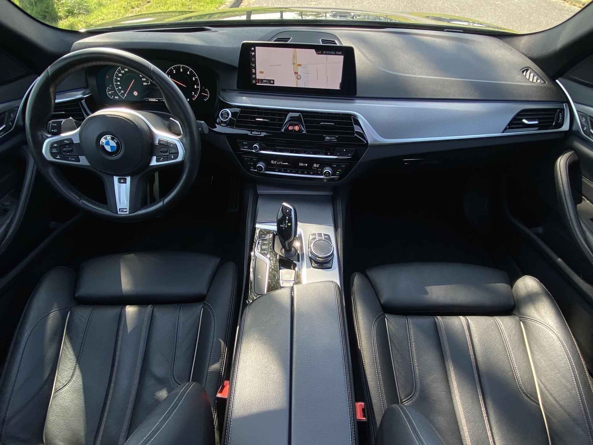 BMW 5-serie Touring 530i xDrive High Executive | M-Sport | HUD | Panoramadak | Sportstoelen | Lederen interieur | Stuurverwarming | Adaptieve CruiseControl | Draadloze telefoonlader | Keyless Entry/ GO | - 22/59