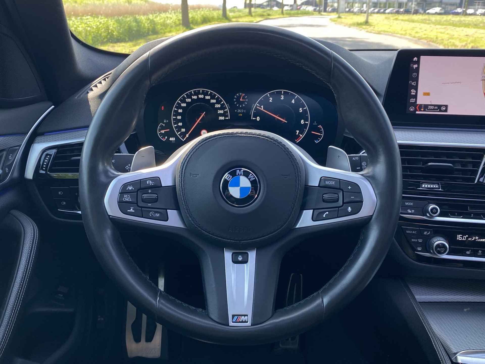 BMW 5-serie Touring 530i xDrive High Executive | M-Sport | HUD | Panoramadak | Sportstoelen | Lederen interieur | Stuurverwarming | Adaptieve CruiseControl | Draadloze telefoonlader | Keyless Entry/ GO | - 31/59