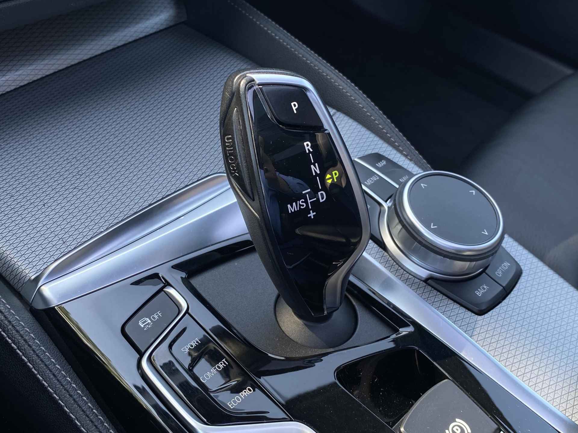 BMW 5-serie Touring 530i xDrive High Executive | M-Sport | HUD | Panoramadak | Sportstoelen | Lederen interieur | Stuurverwarming | Adaptieve CruiseControl | Draadloze telefoonlader | Keyless Entry/ GO | - 48/59