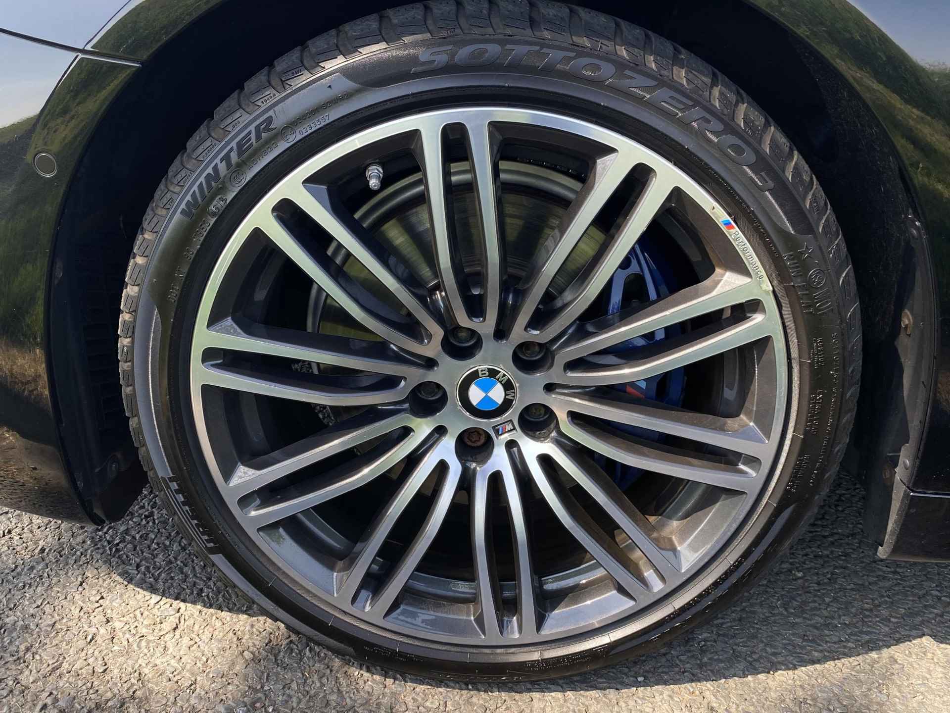 BMW 5-serie Touring 530i xDrive High Executive | M-Sport | HUD | Panoramadak | Sportstoelen | Lederen interieur | Stuurverwarming | Adaptieve CruiseControl | Draadloze telefoonlader | Keyless Entry/ GO | - 49/59