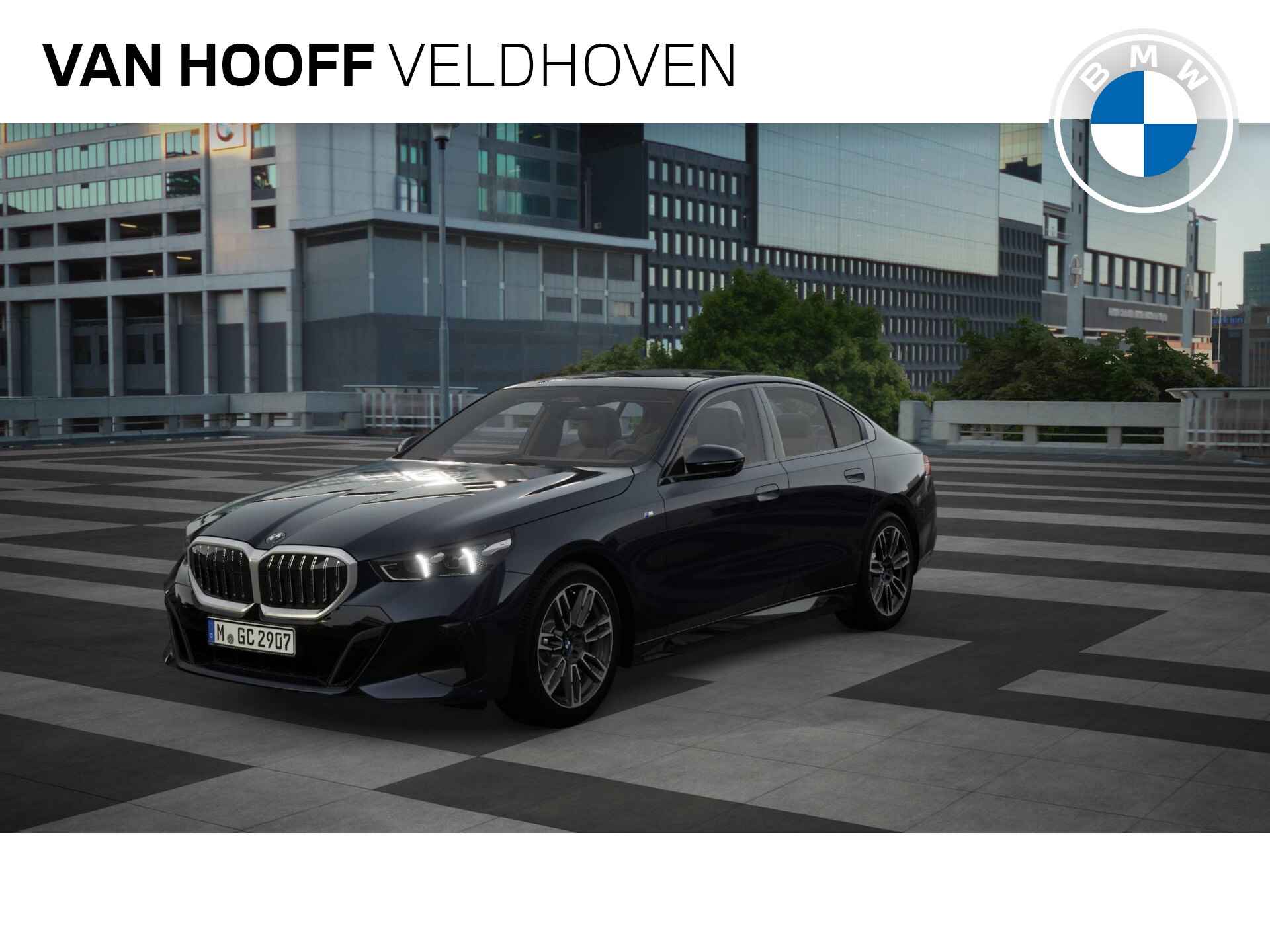 BMW 5 Serie 520i M Sport Automaat / Panoramadak / Adaptieve LED / Parking Assistant / M Sportonderstel / Stoelverwarming - 1/11