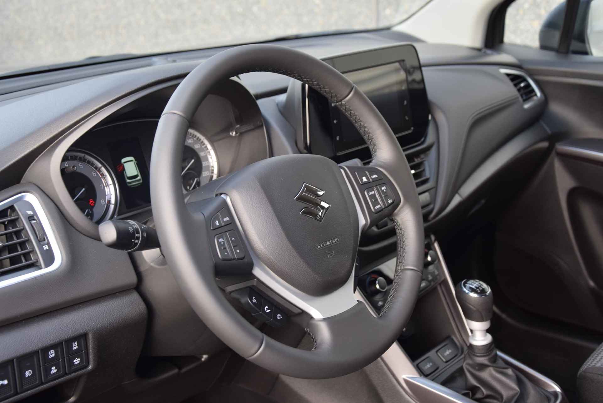 Suzuki S-Cross 1.4 Boosterjet Select Smart Hybrid | Rijklaar inclusief metallic lak voor € 31.944,- uw voordeel € 1.500,- - 15/35