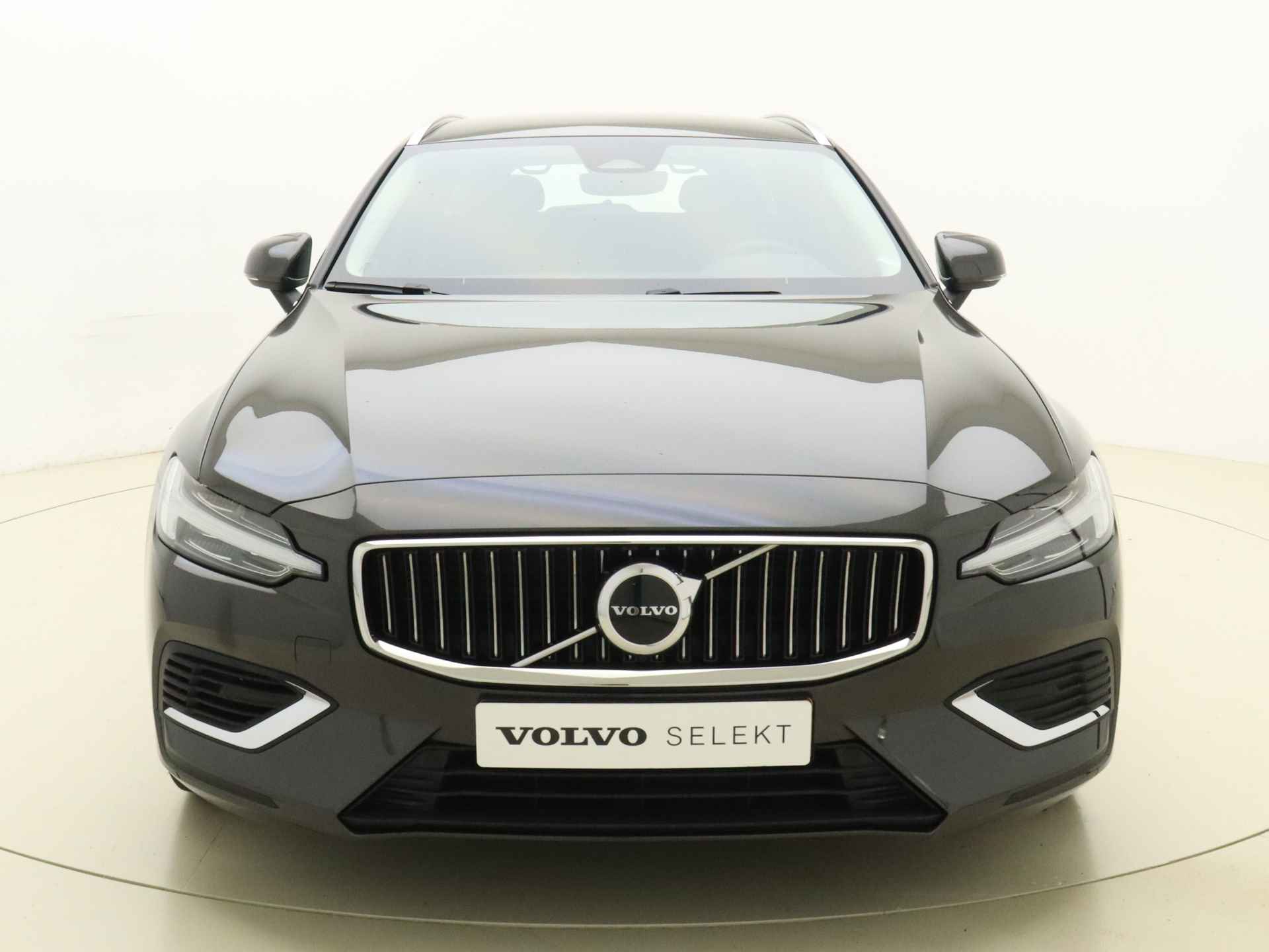 Volvo V60 T6 350pk Recharge AWD Core Bright / Adapt. Cruise / BLIS / Stoel + Stuurw. verwarming / PDC + CAM / 18'' / Elektr. Achterklep / DAB / - 4/39