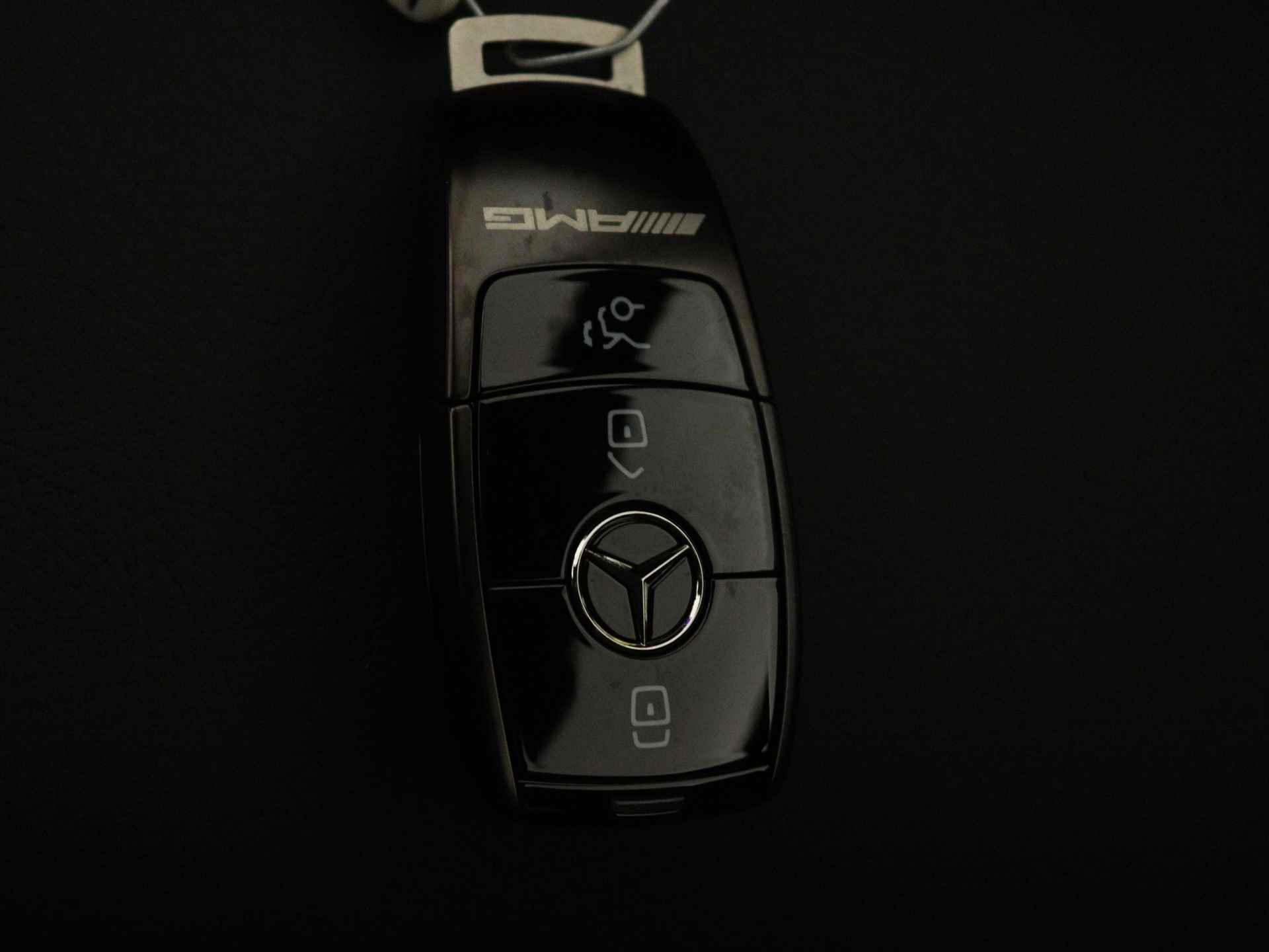 Mercedes-Benz GLB 35 AMG 4MATIC | Premium Plus pakket | MBUX Augmented reality | AMG Nightpakket | Lederpakket | Dashcam | Smartphone integratie | Keyless-Go comfortpakket | EASY PACK achterklep | Head-up display | Multibeam Led | - 8/37