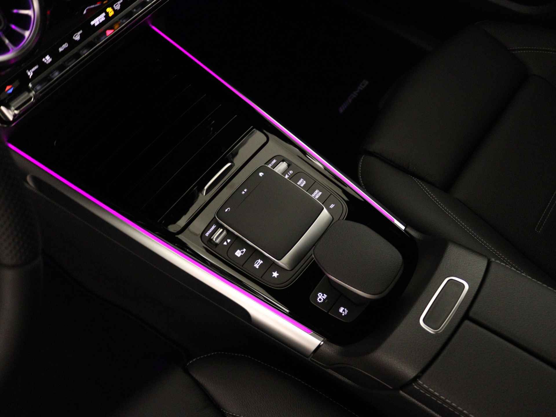 Mercedes-Benz GLB 35 AMG 4MATIC | Premium Plus pakket | MBUX Augmented reality | AMG Nightpakket | Lederpakket | Dashcam | Smartphone integratie | Keyless-Go comfortpakket | EASY PACK achterklep | Head-up display | Multibeam Led | - 10/37