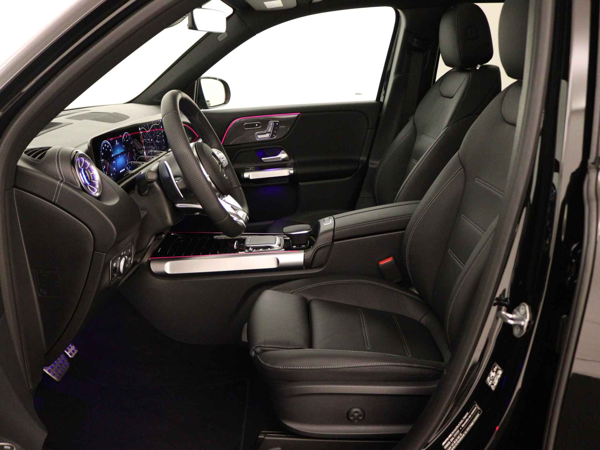 Mercedes-Benz GLB 35 AMG 4MATIC | Premium Plus pakket | MBUX Augmented reality | AMG Nightpakket | Lederpakket | Dashcam | Smartphone integratie | Keyless-Go comfortpakket | EASY PACK achterklep | Head-up display | Multibeam Led | - 11/37