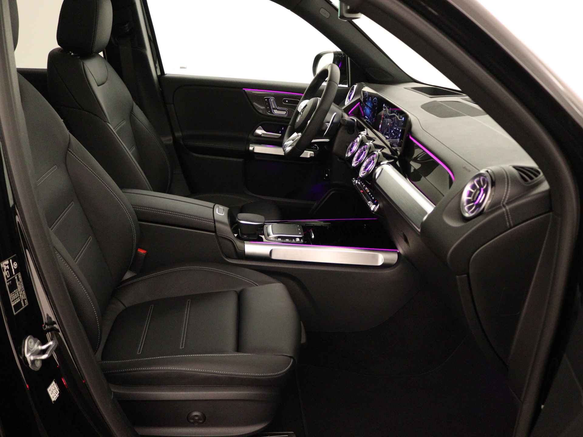Mercedes-Benz GLB 35 AMG 4MATIC | Premium Plus pakket | MBUX Augmented reality | AMG Nightpakket | Lederpakket | Dashcam | Smartphone integratie | Keyless-Go comfortpakket | EASY PACK achterklep | Head-up display | Multibeam Led | - 25/37
