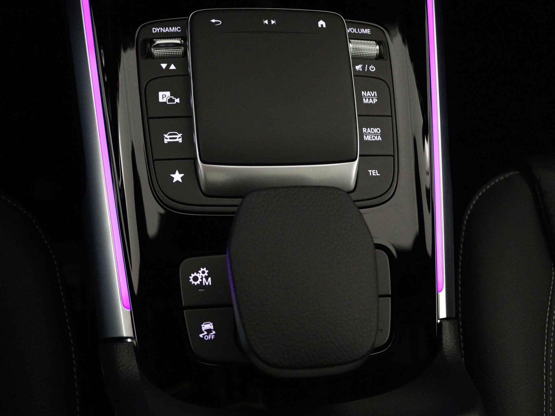 Mercedes-Benz GLB 35 AMG 4MATIC | Premium Plus pakket | MBUX Augmented reality | AMG Nightpakket | Lederpakket | Dashcam | Smartphone integratie | Keyless-Go comfortpakket | EASY PACK achterklep | Head-up display | Multibeam Led | - 29/37