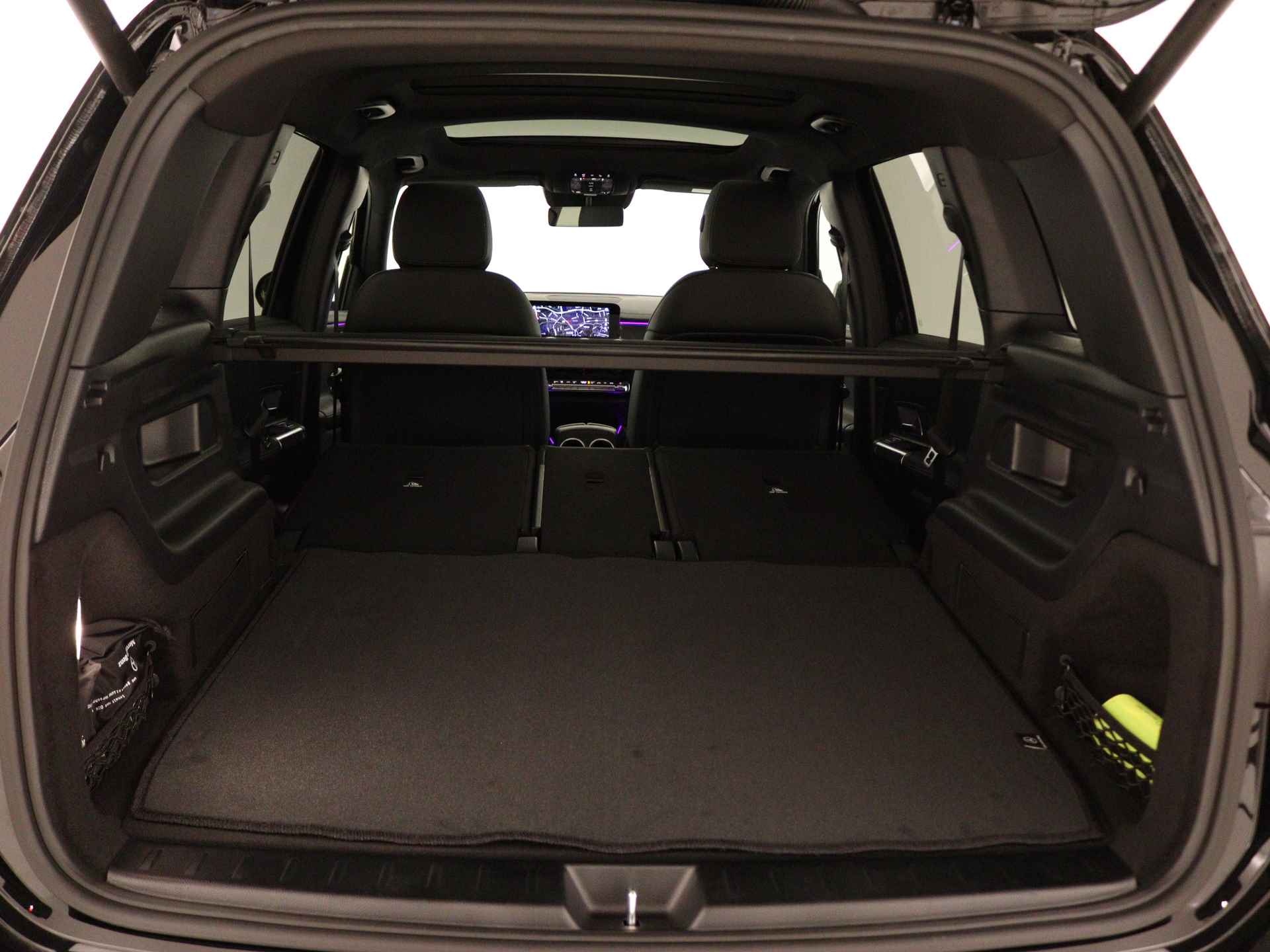 Mercedes-Benz GLB 35 AMG 4MATIC | Premium Plus pakket | MBUX Augmented reality | AMG Nightpakket | Lederpakket | Dashcam | Smartphone integratie | Keyless-Go comfortpakket | EASY PACK achterklep | Head-up display | Multibeam Led | - 33/37