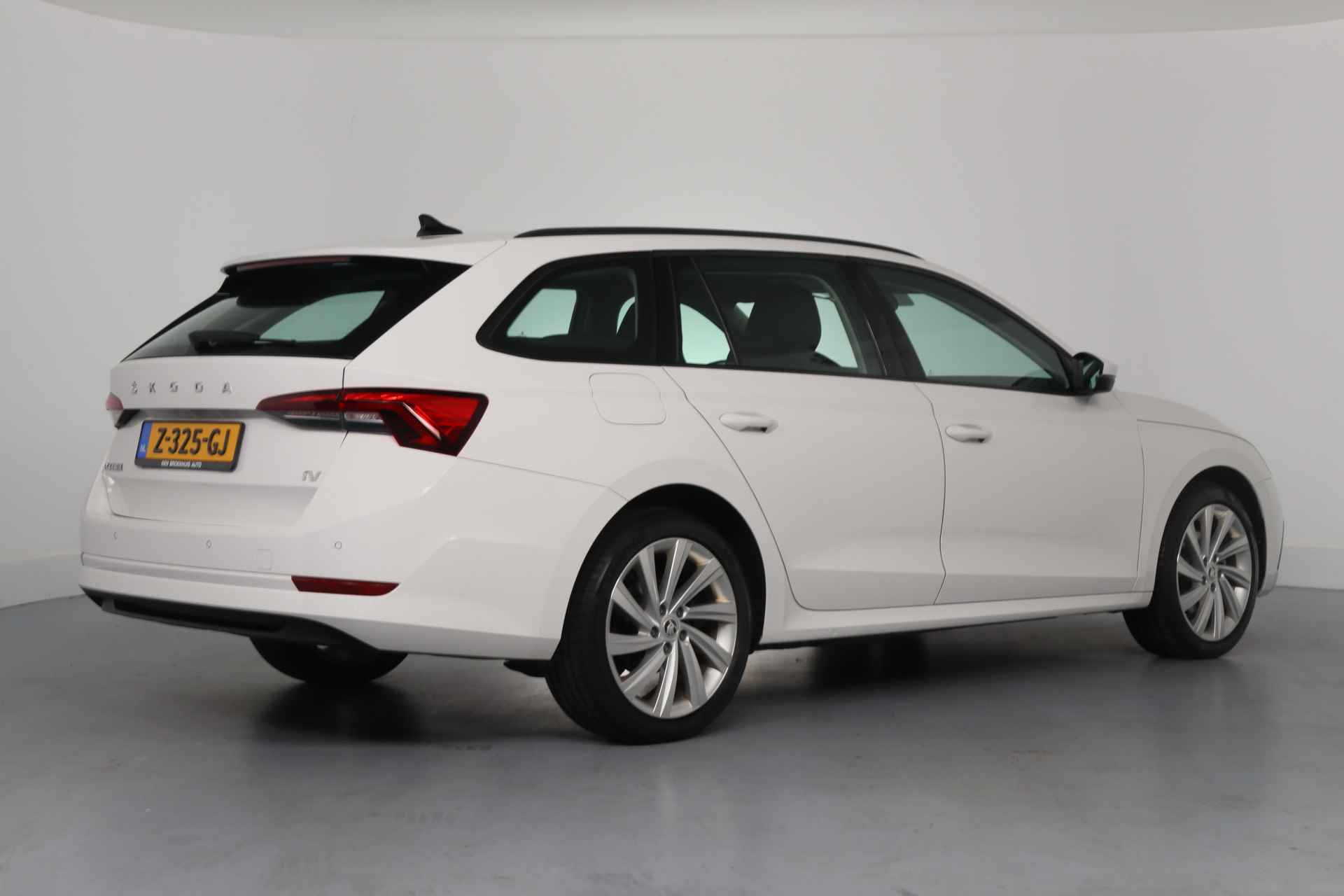 Škoda Octavia Combi 1.4 TSI iV PHEV Business Edition | 1e Eigenaar! | Clima | Apple Carplay/ Android Auto | LED | Parkeersensoren | Keyless | - 5/38