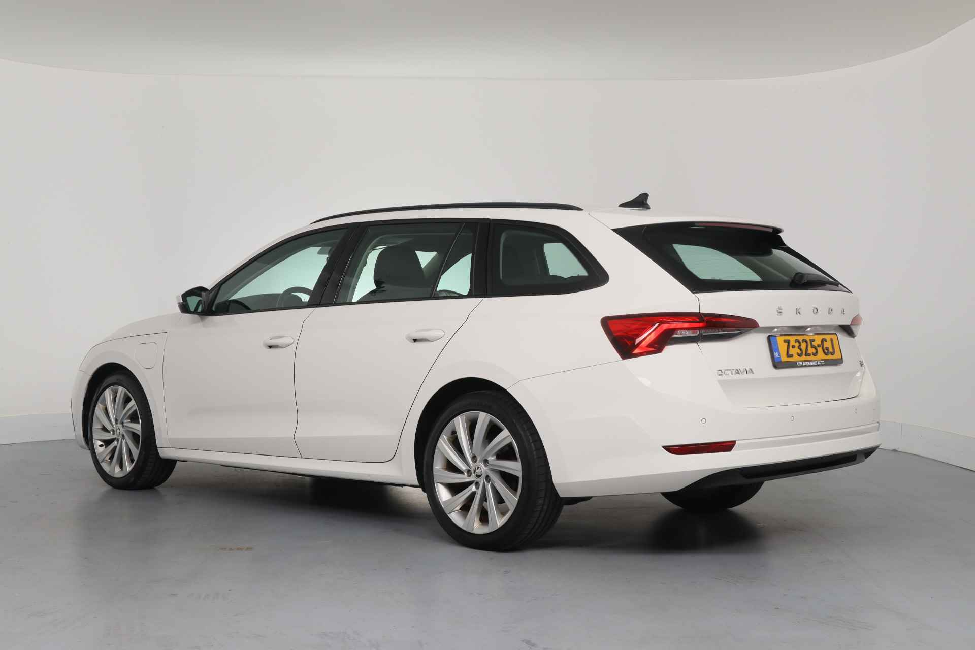 Škoda Octavia Combi 1.4 TSI iV PHEV Business Edition | 1e Eigenaar! | Clima | Apple Carplay/ Android Auto | LED | Parkeersensoren | Keyless | - 7/38