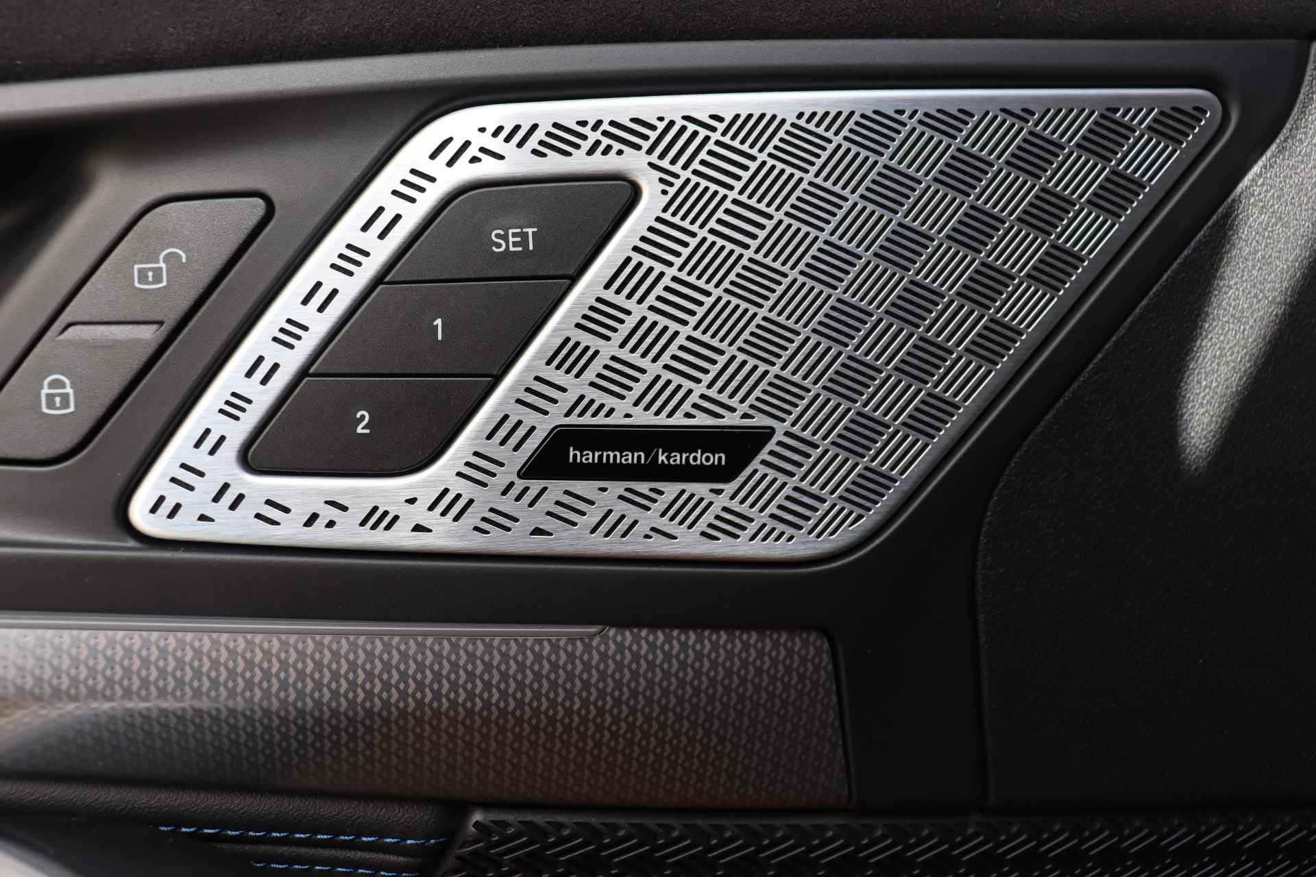 BMW X2 sDrive20i High Executive M Sport Automaat / Panoramadak / Sportstoelen / Parking Assistant Plus / Adaptieve LED / Comfort Access / Head-Up / Live Cockpit Professional - 12/19
