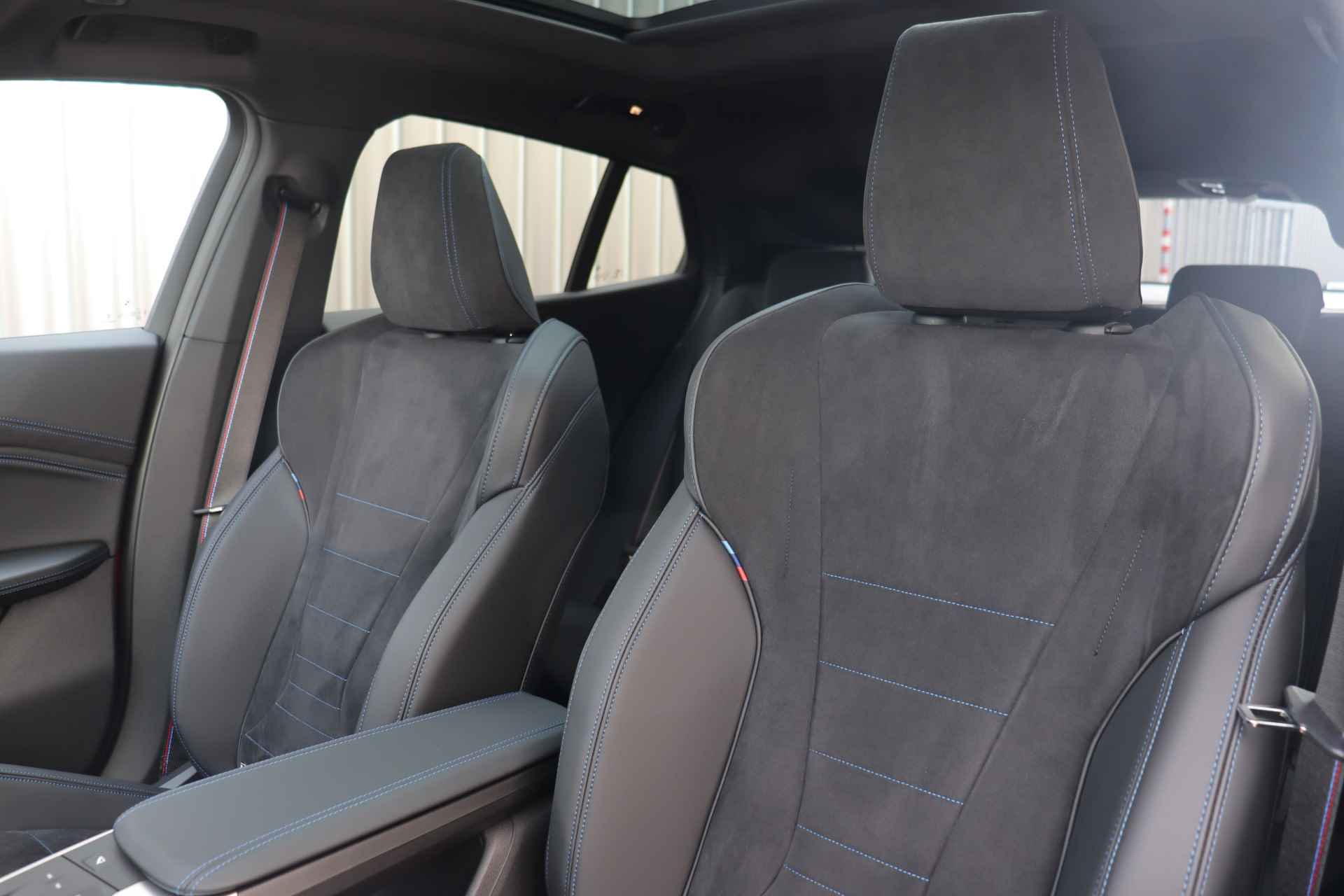 BMW X2 sDrive20i High Executive M Sport Automaat / Panoramadak / Sportstoelen / Parking Assistant Plus / Adaptieve LED / Comfort Access / Head-Up / Live Cockpit Professional - 14/19