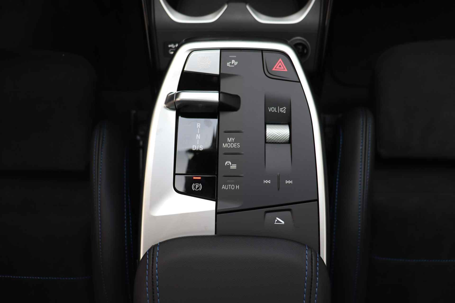 BMW X2 sDrive20i High Executive M Sport Automaat / Panoramadak / Sportstoelen / Parking Assistant Plus / Adaptieve LED / Comfort Access / Head-Up / Live Cockpit Professional - 16/19