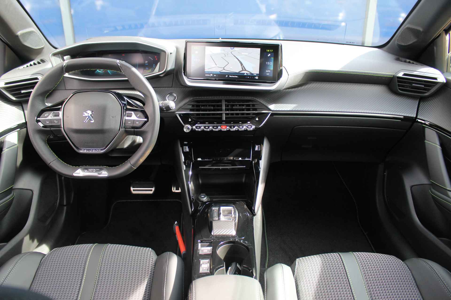 Peugeot e-208 GT 3-FASE 350KM | # | Navi | Camera | St. verwarming | Keyless | 10" scherm | Donker glas | Park Assist V 17" LMV | Cruise & Climate C. | - 3/43