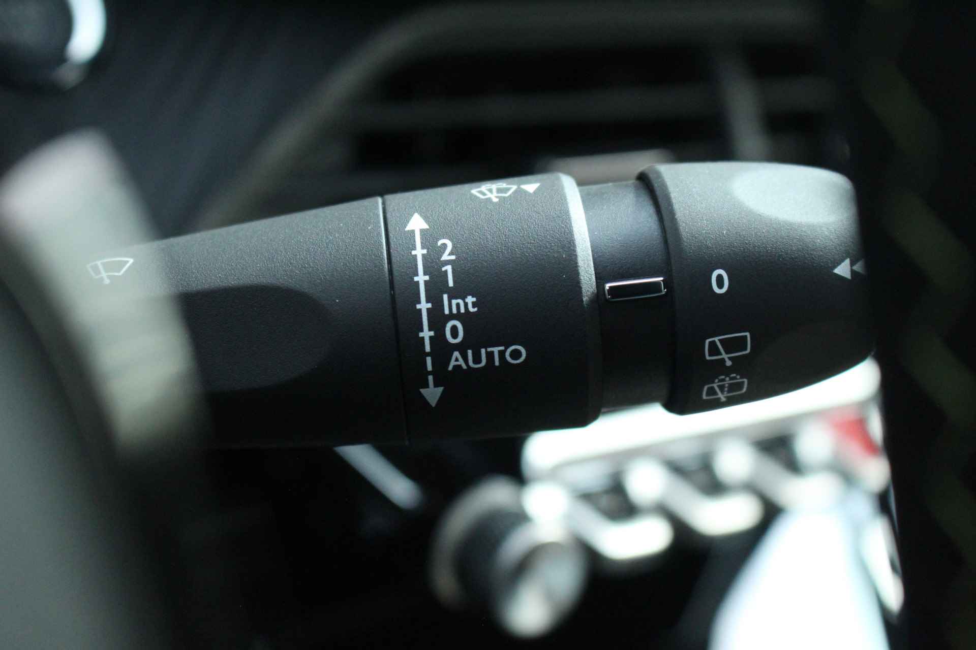 Peugeot e-208 GT 3-FASE 350KM | # | Navi | Camera | St. verwarming | Keyless | 10" scherm | Donker glas | Park Assist V 17" LMV | Cruise & Climate C. | - 18/43