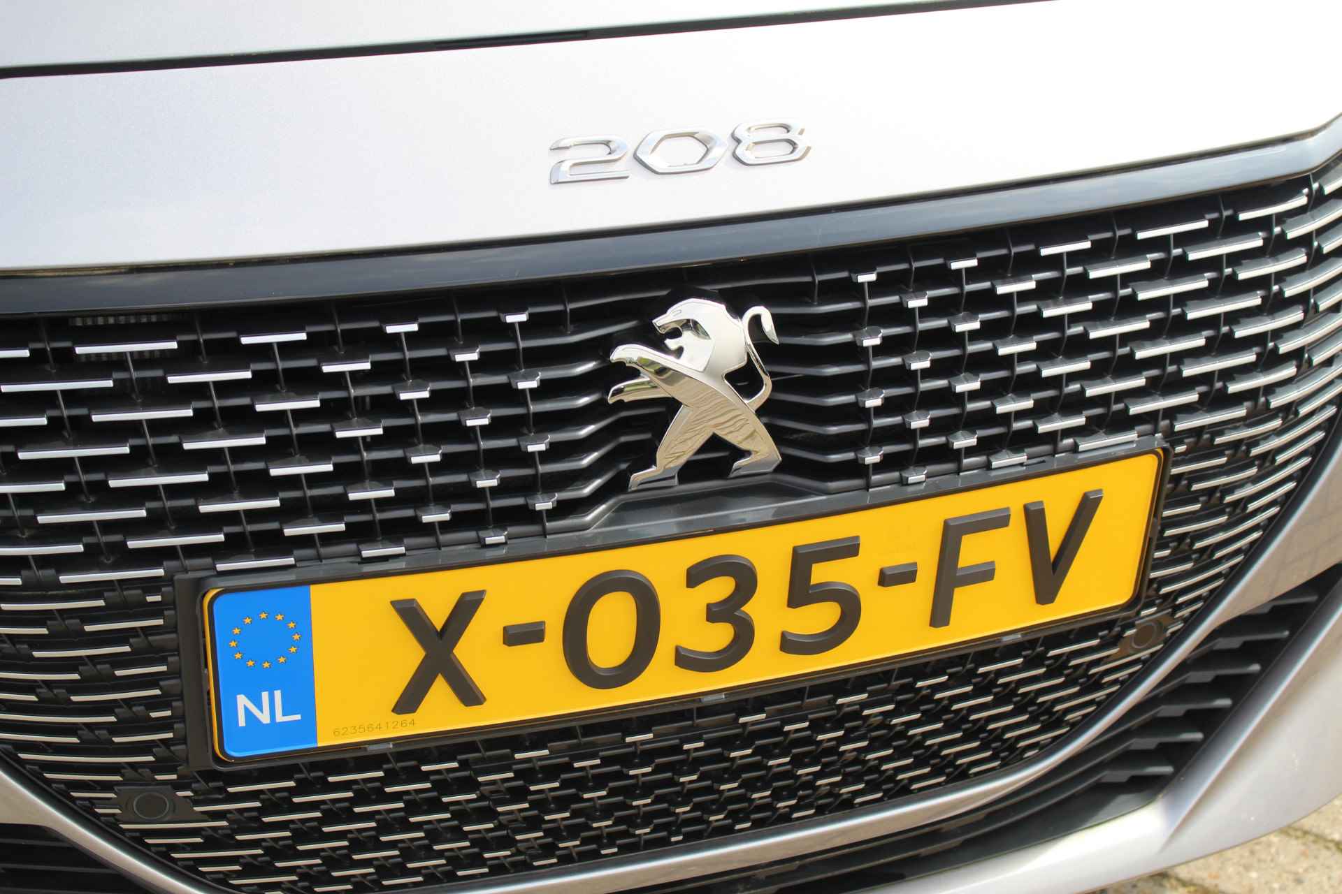 Peugeot e-208 GT 3-FASE 350KM | # | Navi | Camera | St. verwarming | Keyless | 10" scherm | Donker glas | Park Assist V 17" LMV | Cruise & Climate C. | - 36/43