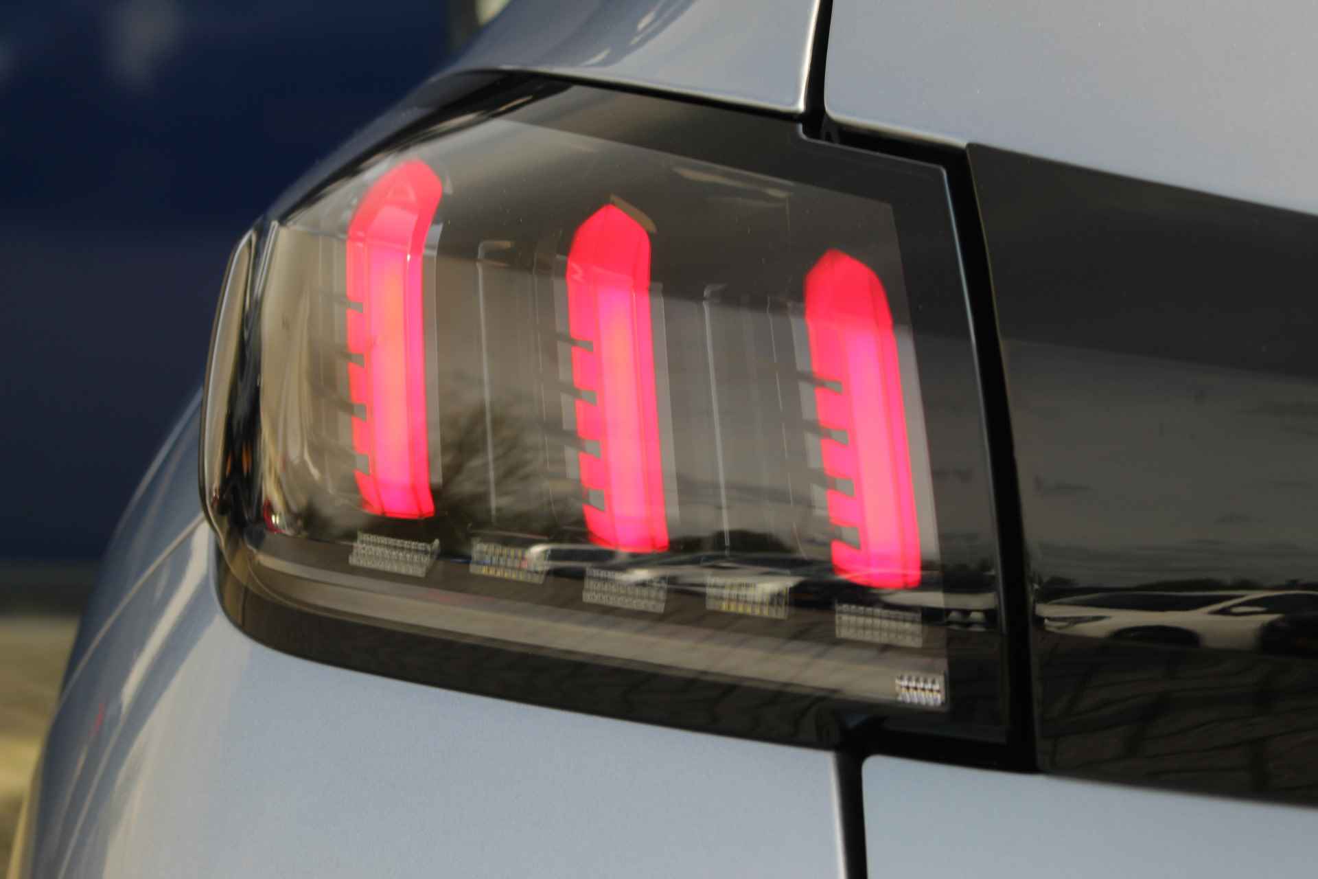 Peugeot e-208 GT 3-FASE 350KM | # | Navi | Camera | St. verwarming | Keyless | 10" scherm | Donker glas | Park Assist V 17" LMV | Cruise & Climate C. | - 40/43