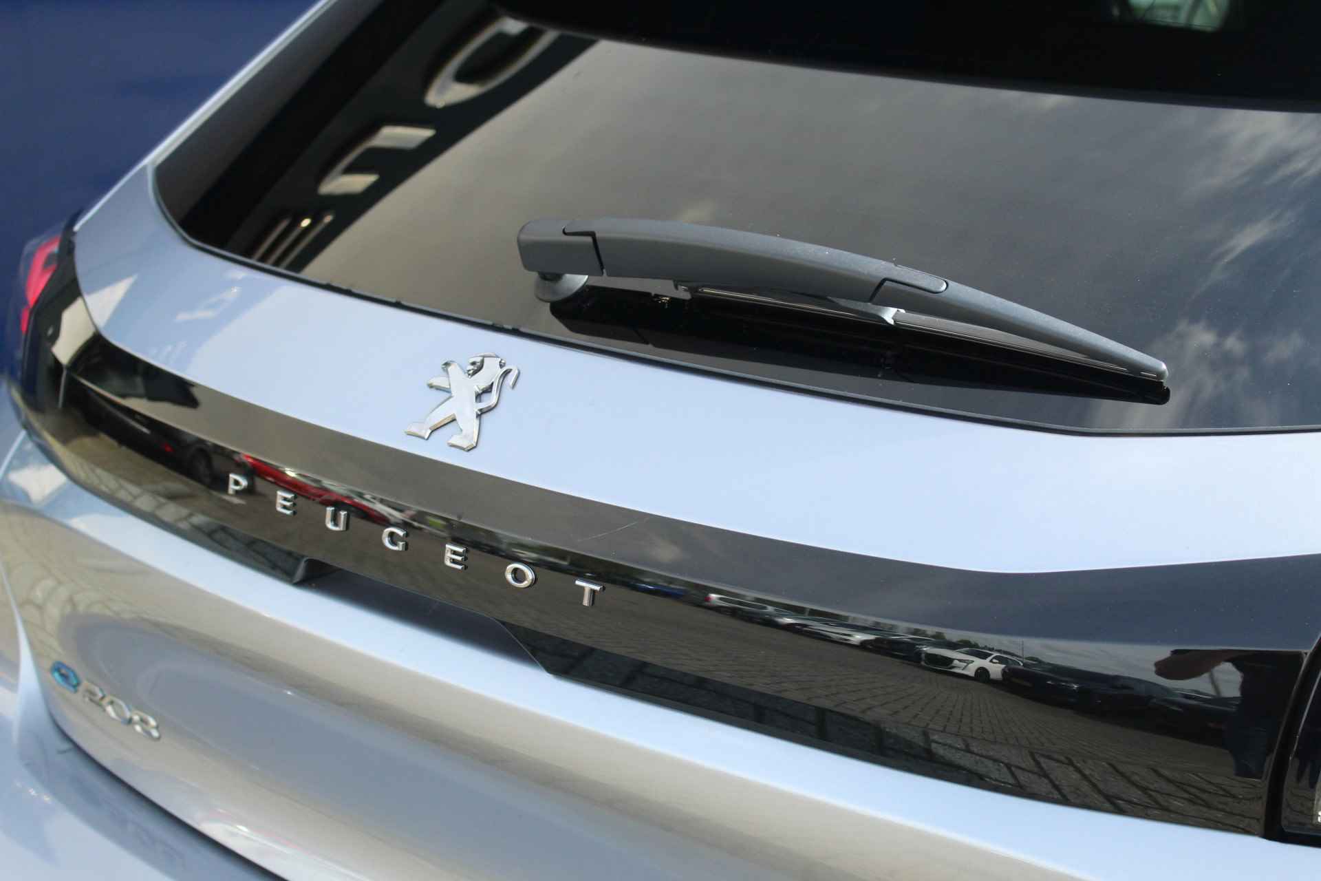 Peugeot e-208 GT 3-FASE 350KM | # | Navi | Camera | St. verwarming | Keyless | 10" scherm | Donker glas | Park Assist V 17" LMV | Cruise & Climate C. | - 41/43