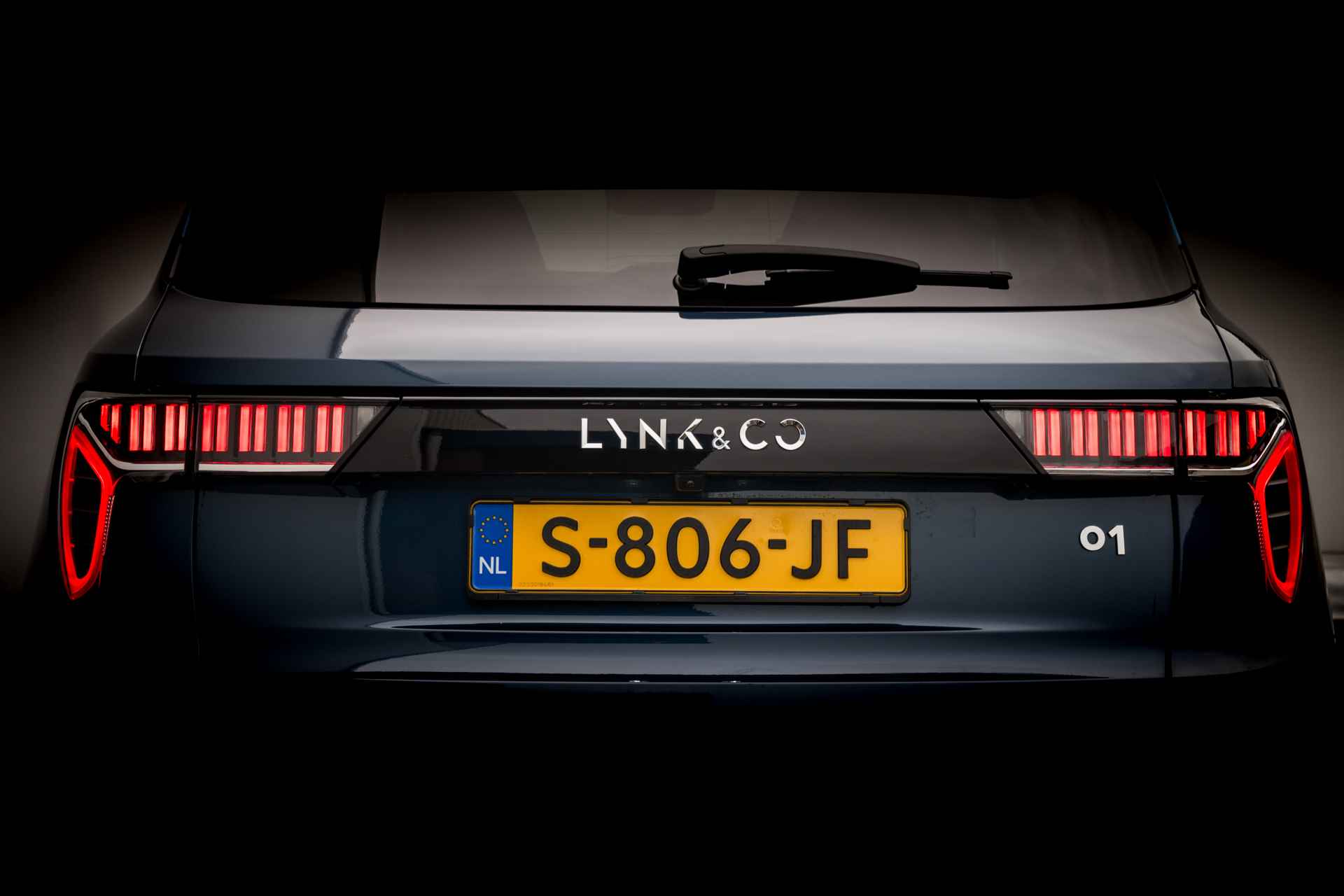 Lynk & Co 01 1.5 Plug-in Hybrid 262 Pk I Nw  Modeljaar I Panoramadak I 75 km Elektrisch I 360 Camera I Infinity audio l Full Map Navi I Carplay I 20 inch. LMV - 50/66