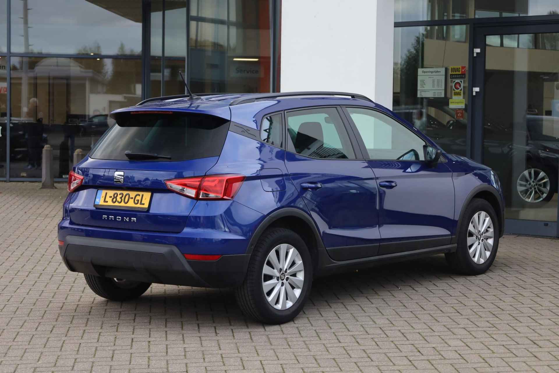 SEAT Arona 1.0 TSI Style Business Intense 95PK / 70kW, NL auto dealer onderhouden, navigatie, keyless, park assist, 16" LMV, achteruitrijcamera, adaptieve cruise control (acc), privacy glas, Apple Carplay / Android Auto, dodehoek sensor (side assist) - 2/42