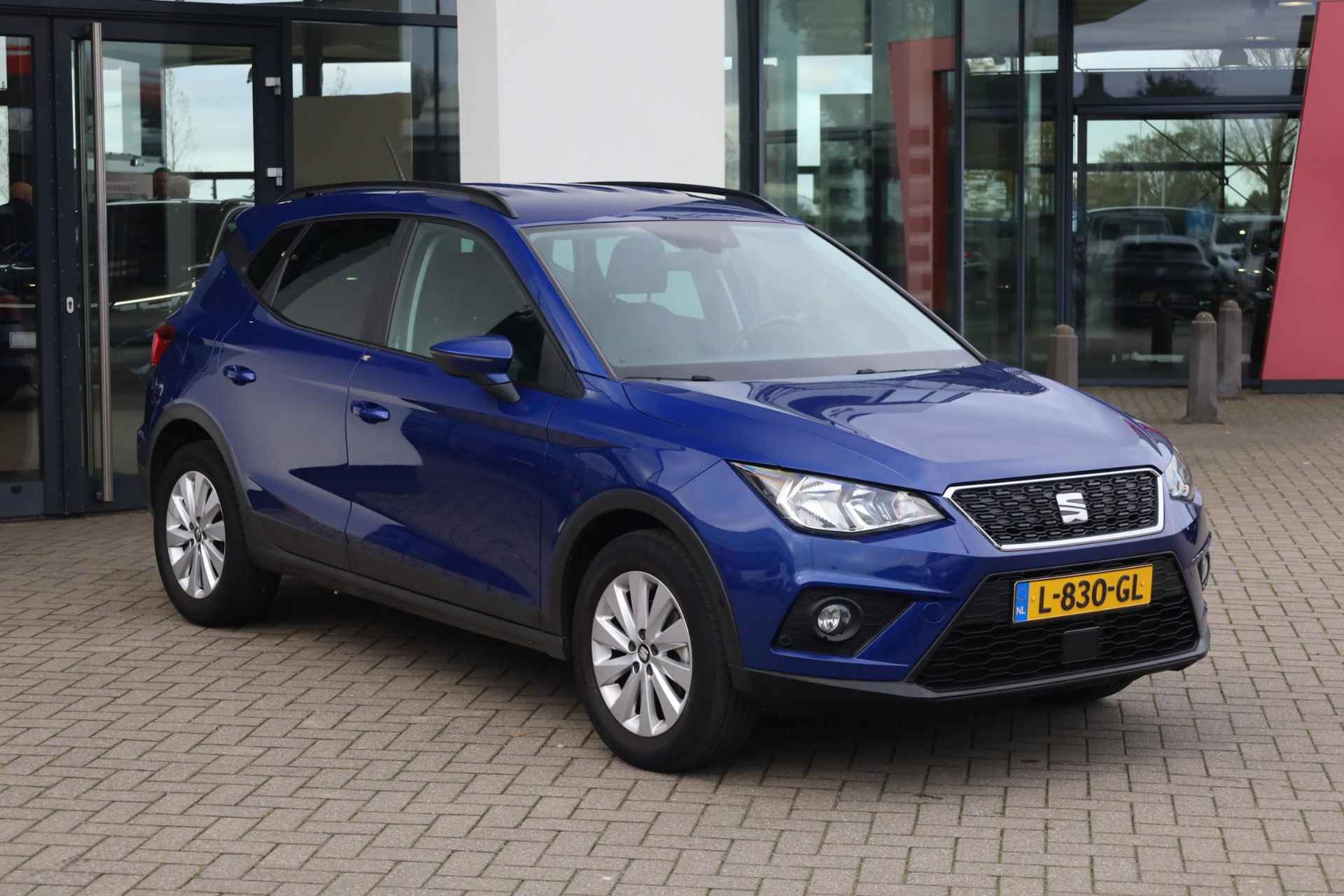 SEAT Arona 1.0 TSI Style Business Intense 95PK / 70kW, NL auto dealer onderhouden, navigatie, keyless, park assist, 16" LMV, achteruitrijcamera, adaptieve cruise control (acc), privacy glas, Apple Carplay / Android Auto, dodehoek sensor (side assist) - 4/42