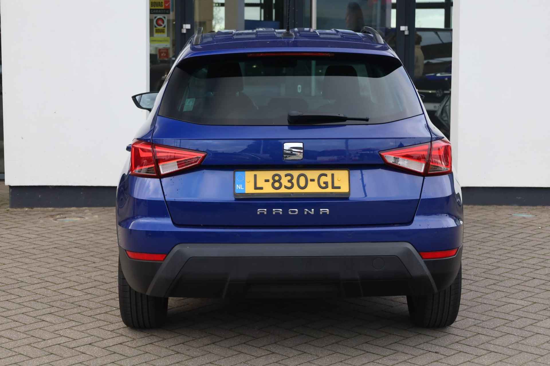 SEAT Arona 1.0 TSI Style Business Intense 95PK / 70kW, NL auto dealer onderhouden, navigatie, keyless, park assist, 16" LMV, achteruitrijcamera, adaptieve cruise control (acc), privacy glas, Apple Carplay / Android Auto, dodehoek sensor (side assist) - 6/42