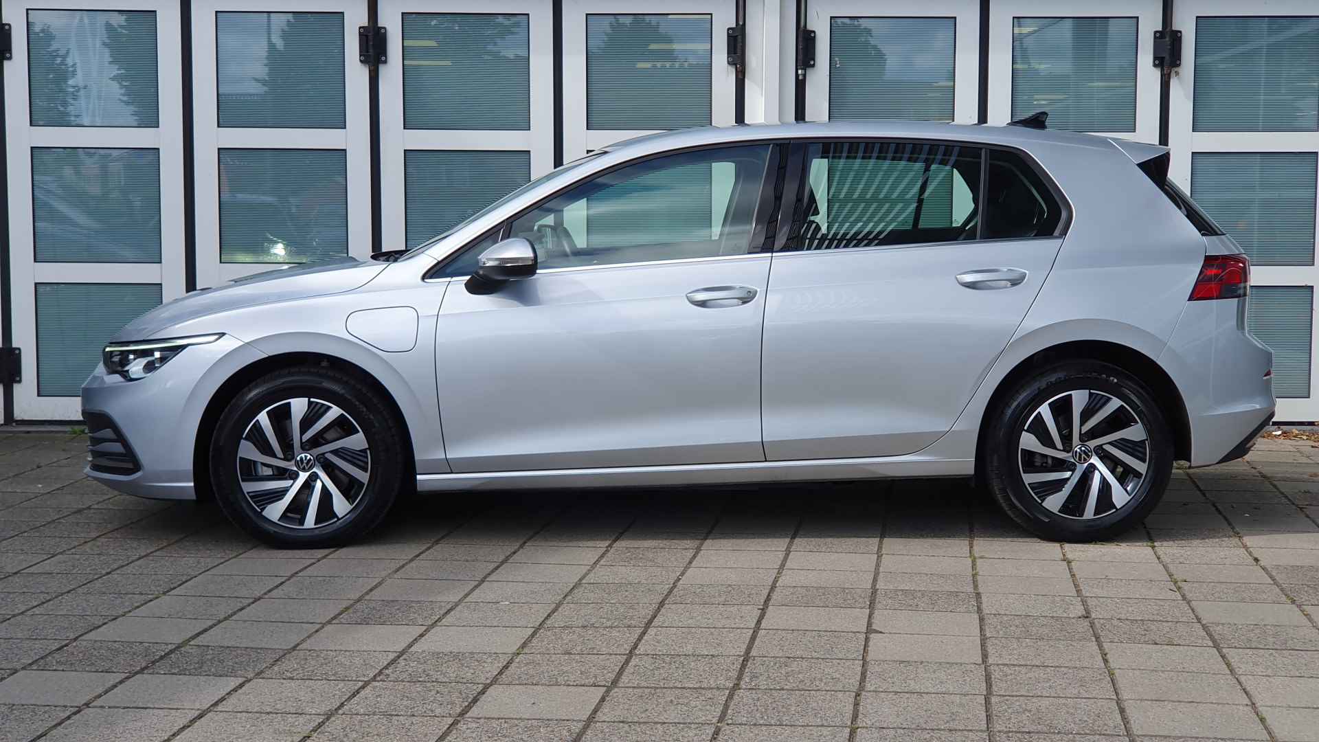 Volkswagen Golf 1.4 eHybrid Style / Digitale Cockpit / Stoel + Stuurverwarming / Parkeersensoren V+A / 16" LMV - 5/32