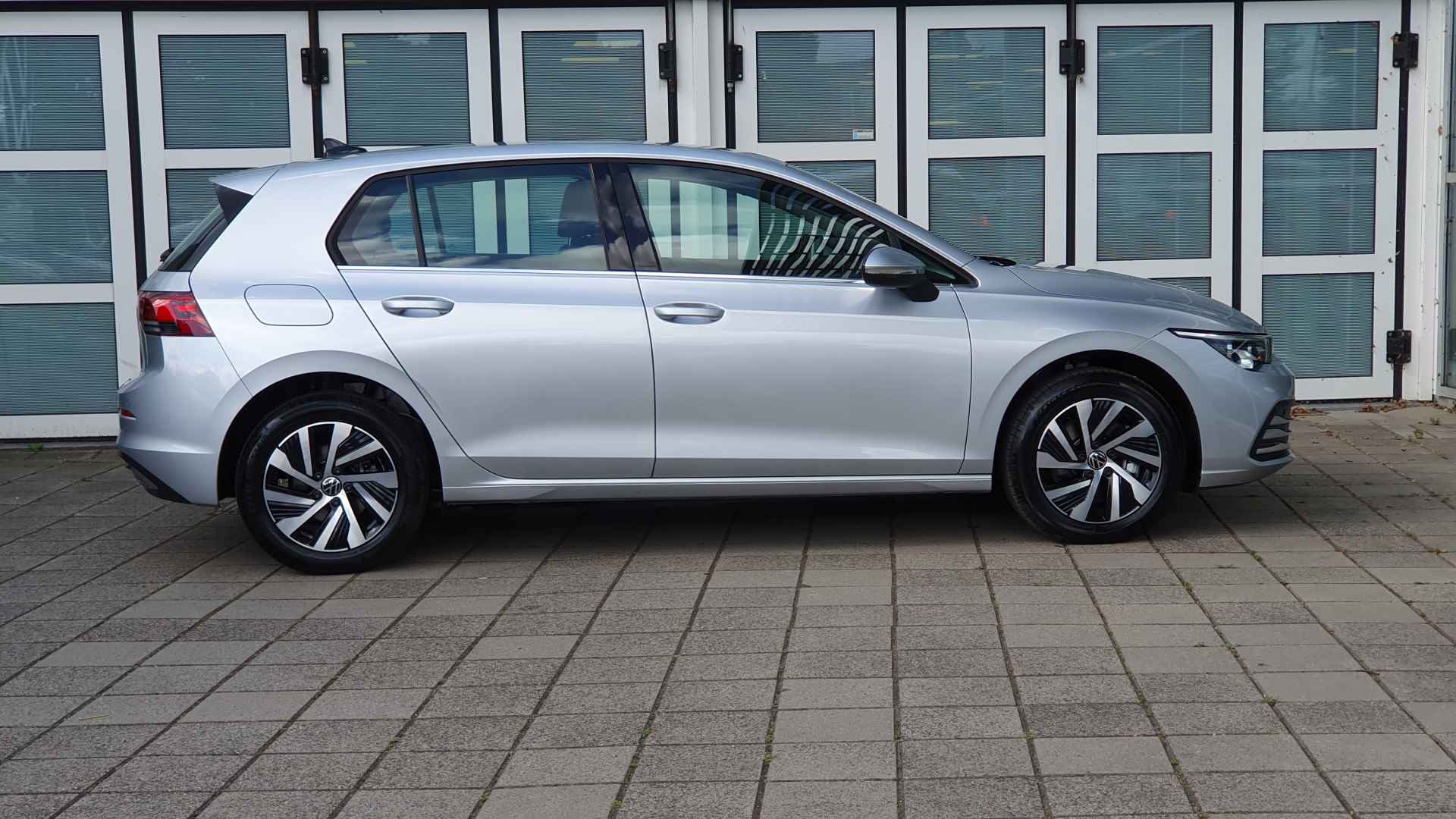 Volkswagen Golf 1.4 eHybrid Style / Digitale Cockpit / Stoel + Stuurverwarming / Parkeersensoren V+A / 16" LMV - 8/32