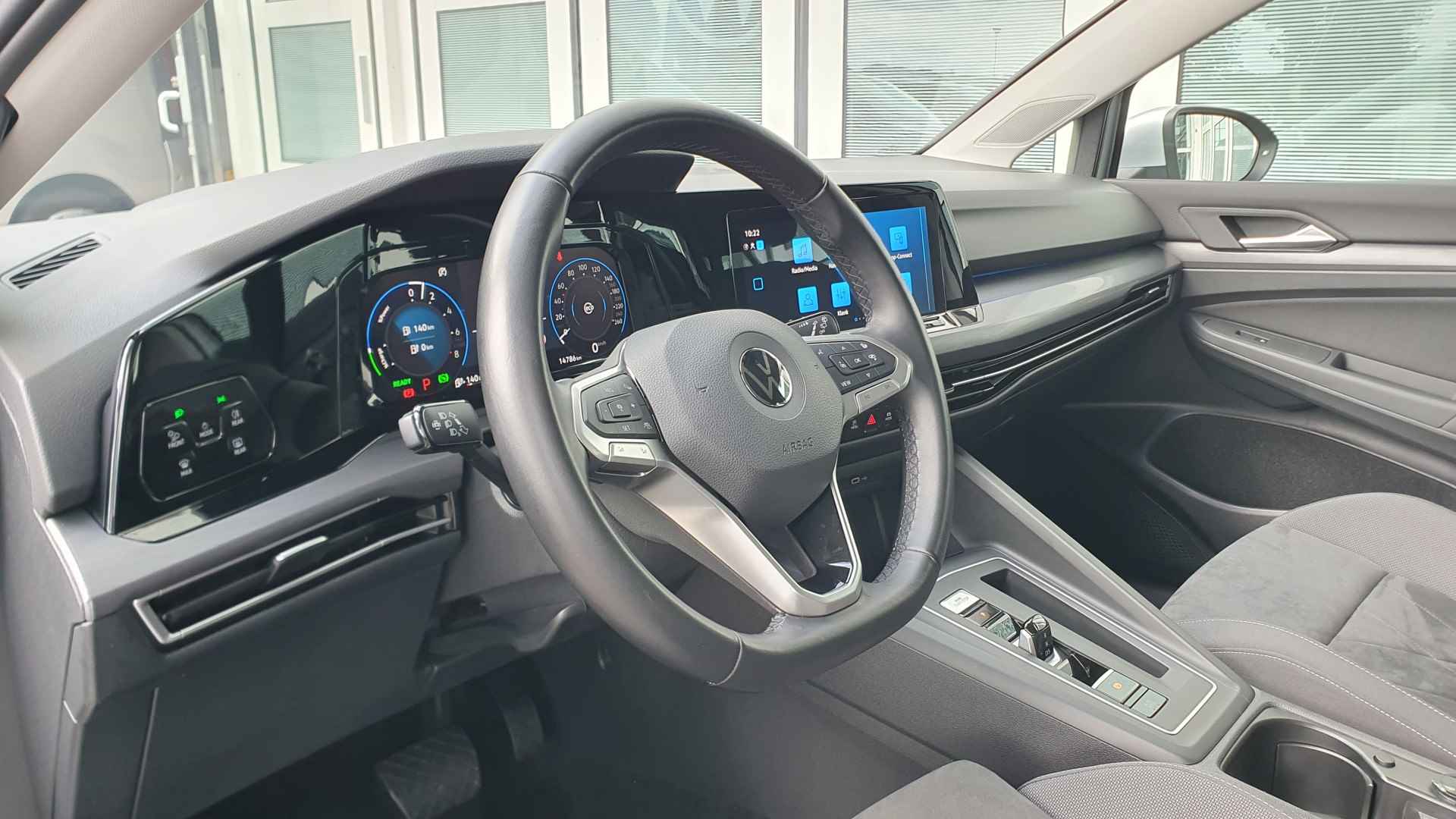 Volkswagen Golf 1.4 eHybrid Style / Digitale Cockpit / Stoel + Stuurverwarming / Parkeersensoren V+A / 16" LMV - 11/32