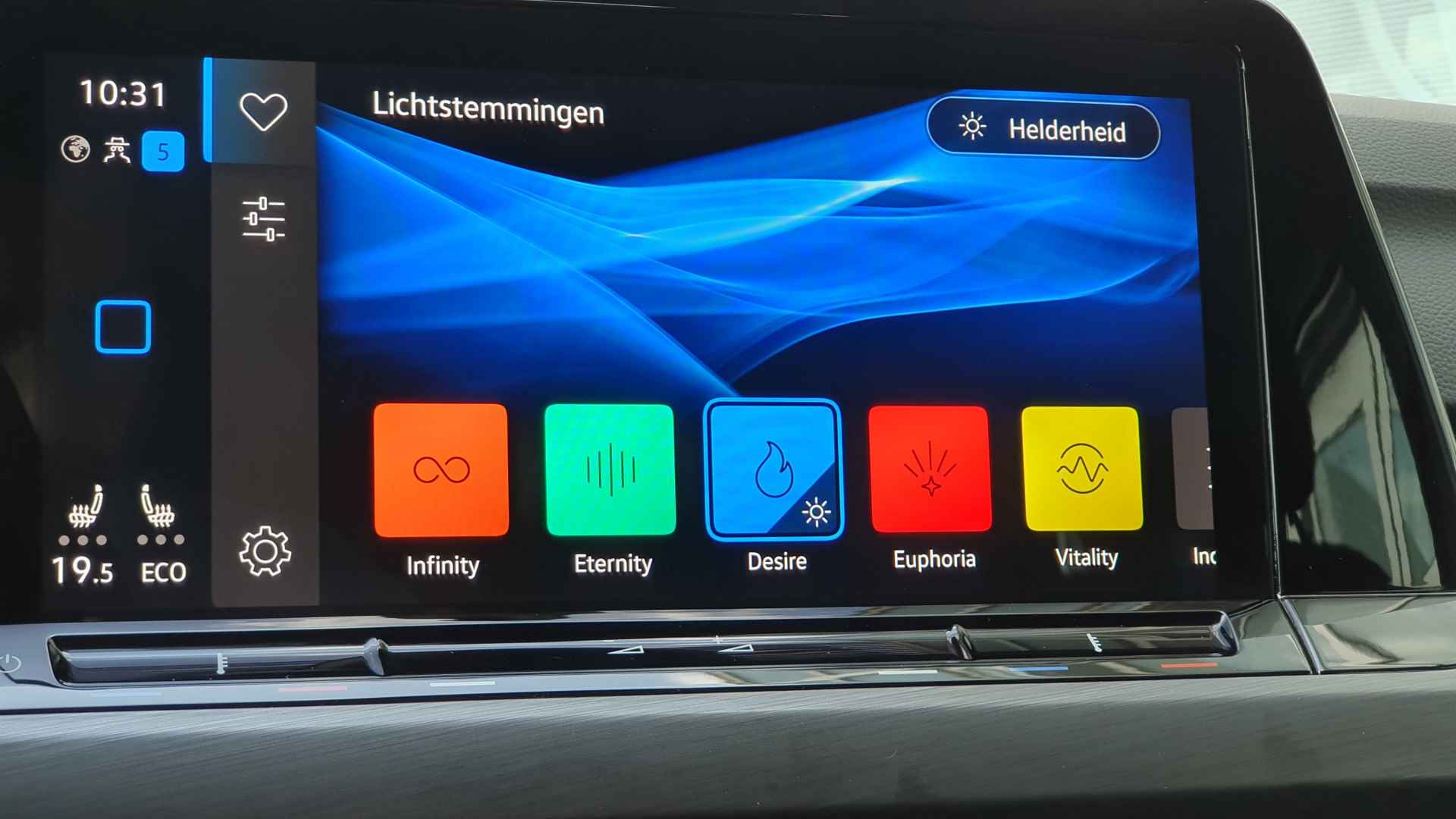 Volkswagen Golf 1.4 eHybrid Style / Digitale Cockpit / Stoel + Stuurverwarming / Parkeersensoren V+A / 16" LMV - 26/32