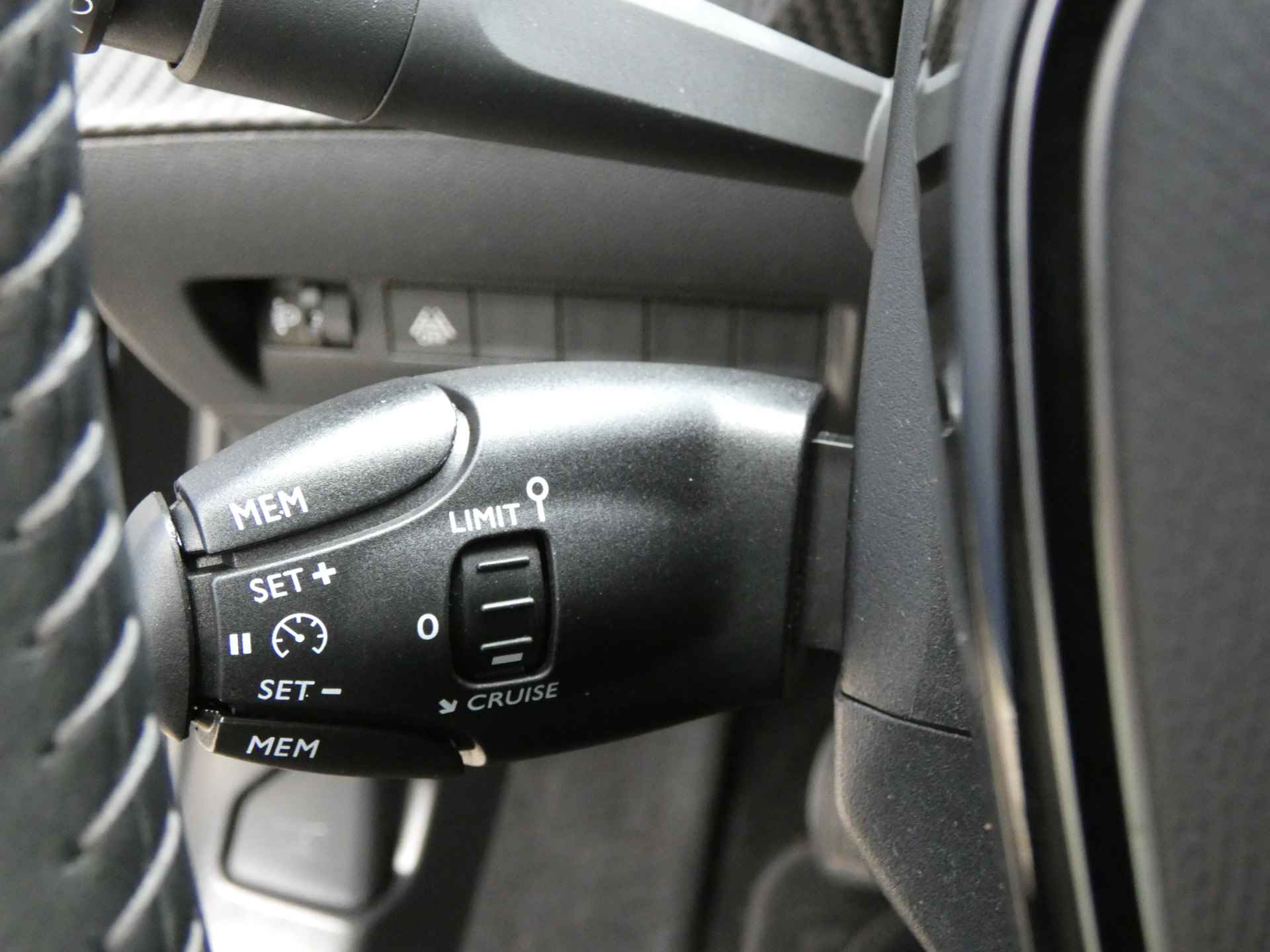 Peugeot 208 1.2 PureTech Allure Camera\Navigatie| - 30/47