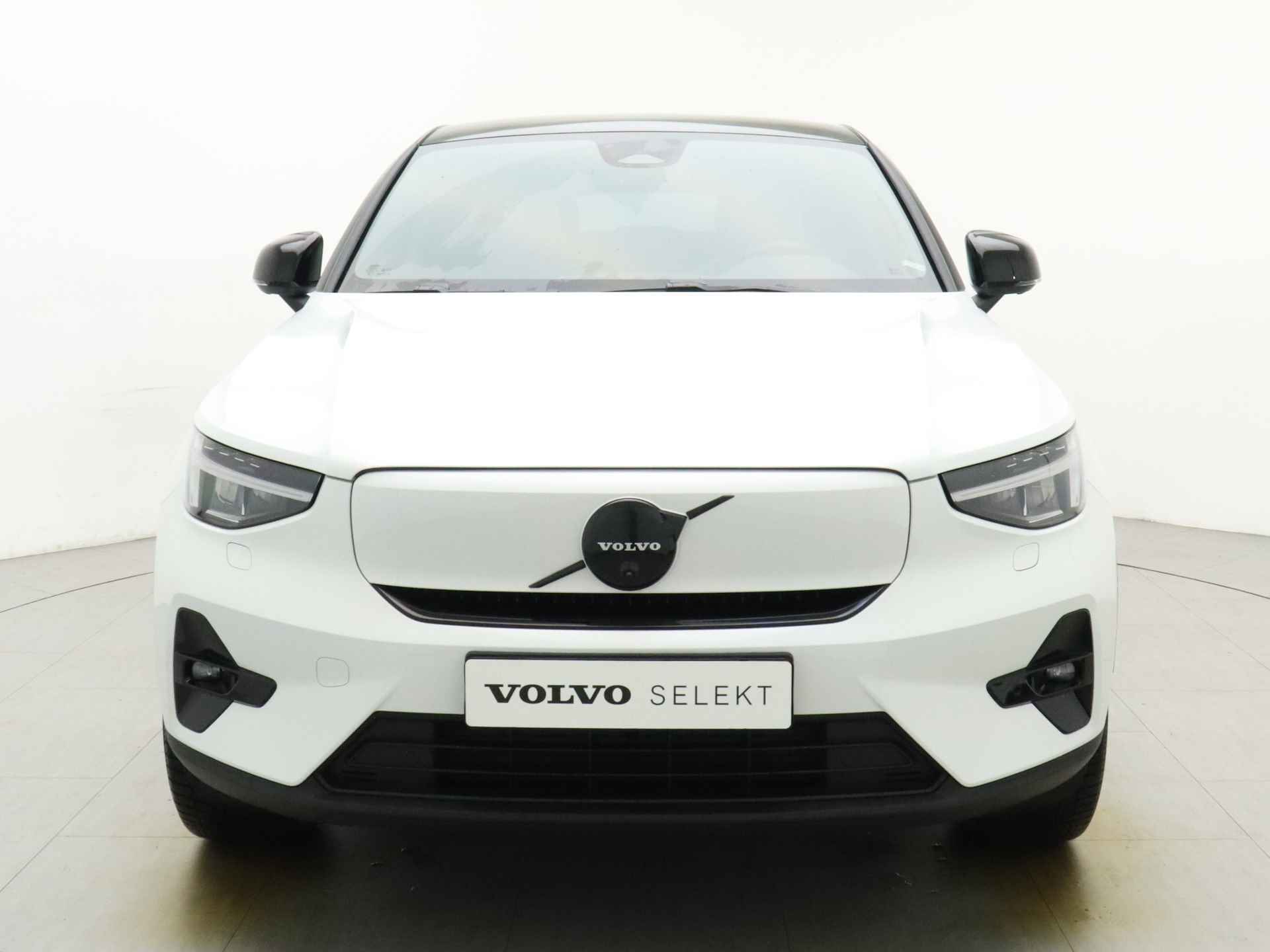 Volvo C40 Single Motor Extended Range Ultimate 82 kWh / H&K Audio / ACC / BLIS / 360 Camera / Elektr. Voorstoelen / Warmtepomp / Black Pack / Stoel & Stuurw. Verw. / - 4/41