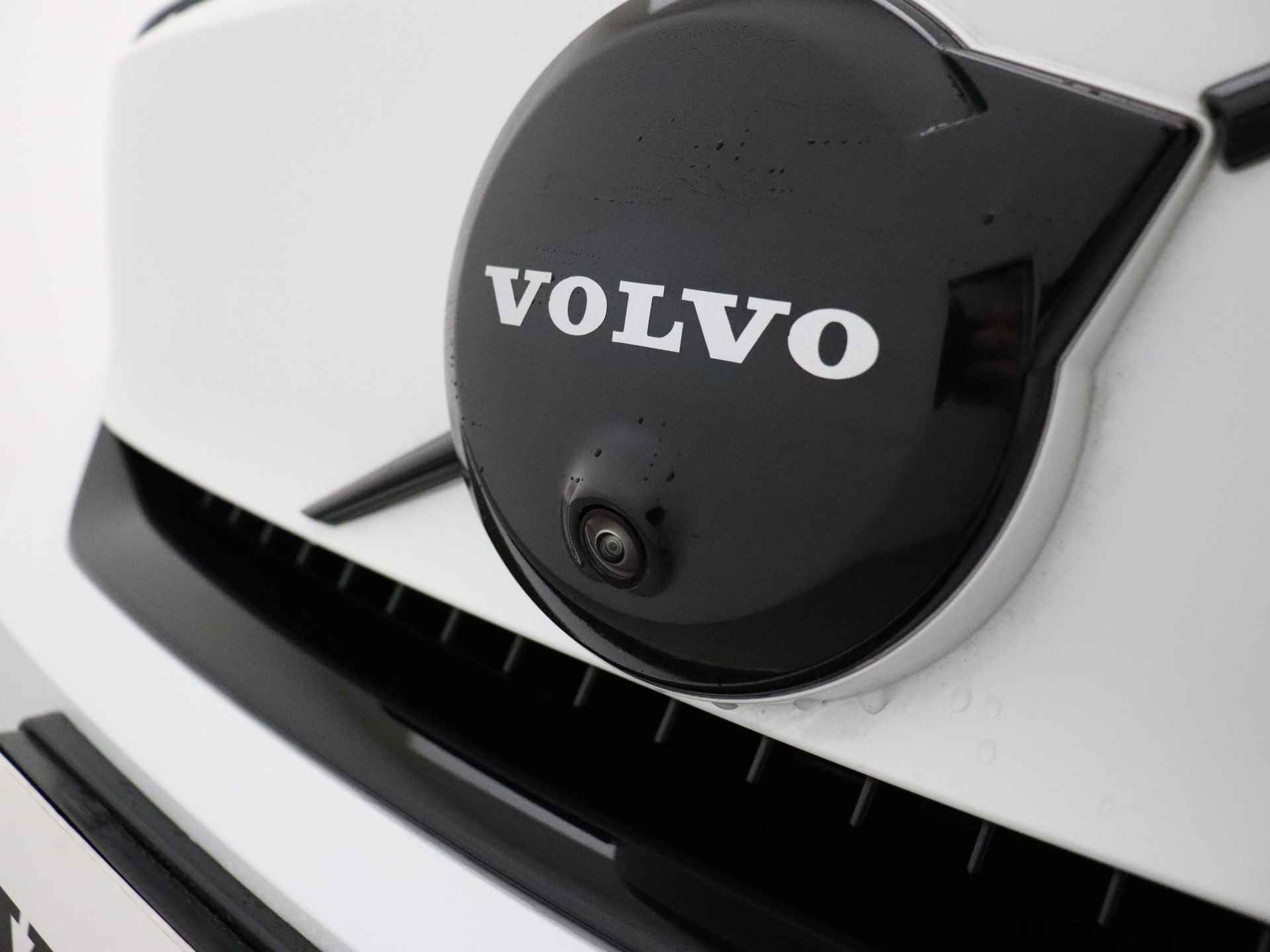Volvo C40 Single Motor Extended Range Ultimate 82 kWh / H&K Audio / ACC / BLIS / 360 Camera / Elektr. Voorstoelen / Warmtepomp / Black Pack / Stoel & Stuurw. Verw. / - 25/41