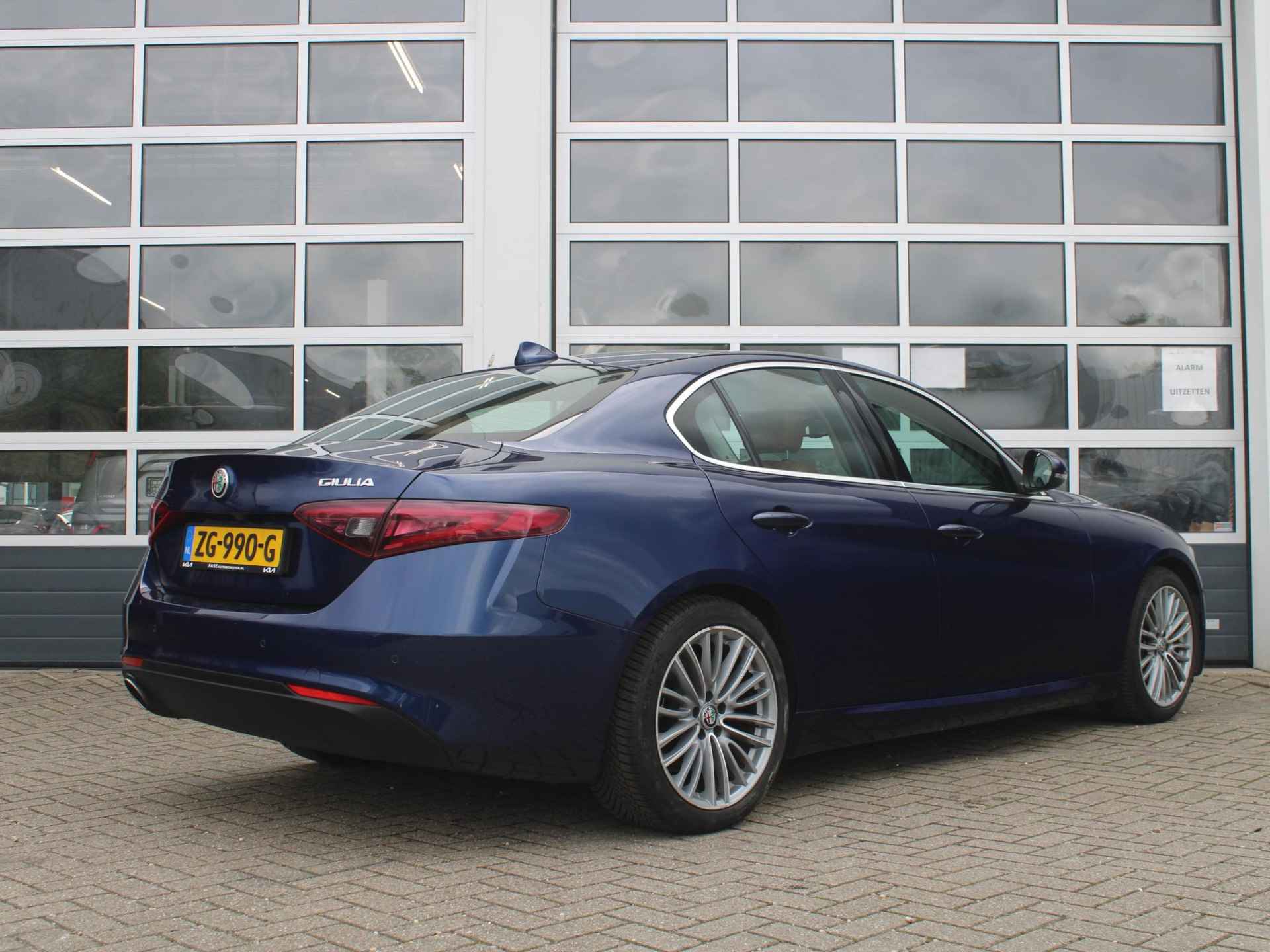 Alfa Romeo Giulia 2.0 Turbo Aut. 200pk Super | Navi | Veloce Interieur | Xenon | Flippers | Keyless | PDC | Camera | BSM - 17/21