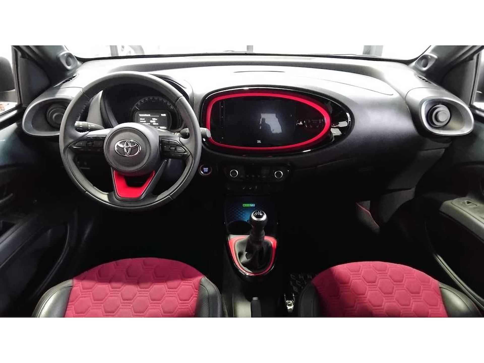 Toyota Aygo X 1.0 VVT-i Undercover | JBL | Stoelverw | LED | Camera | - 8/25