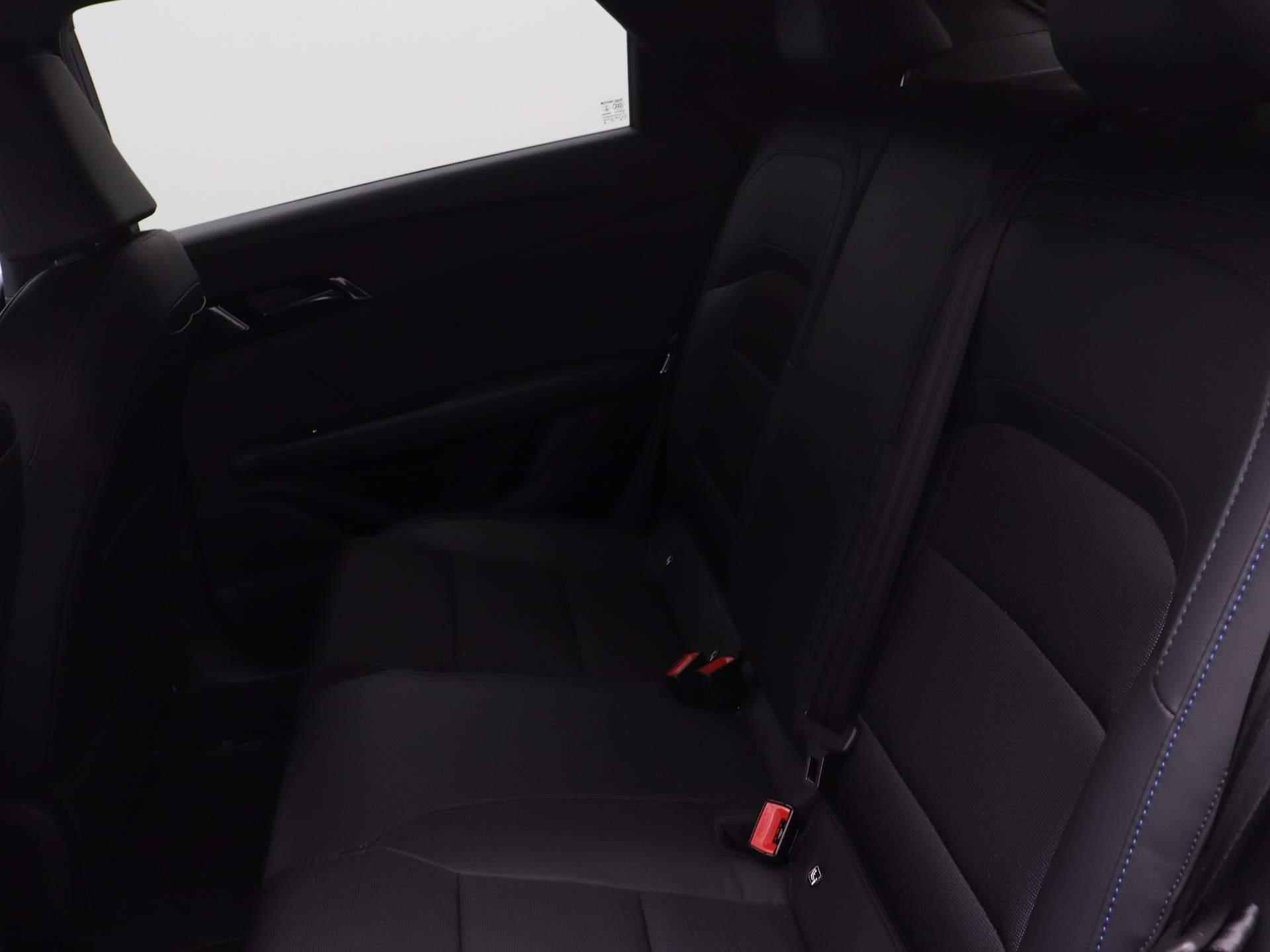 MG 4 Long Range Luxury 64 kWh | Navi | Led Koplampen | 360 Camera | Apple CarPlay | - 12/26
