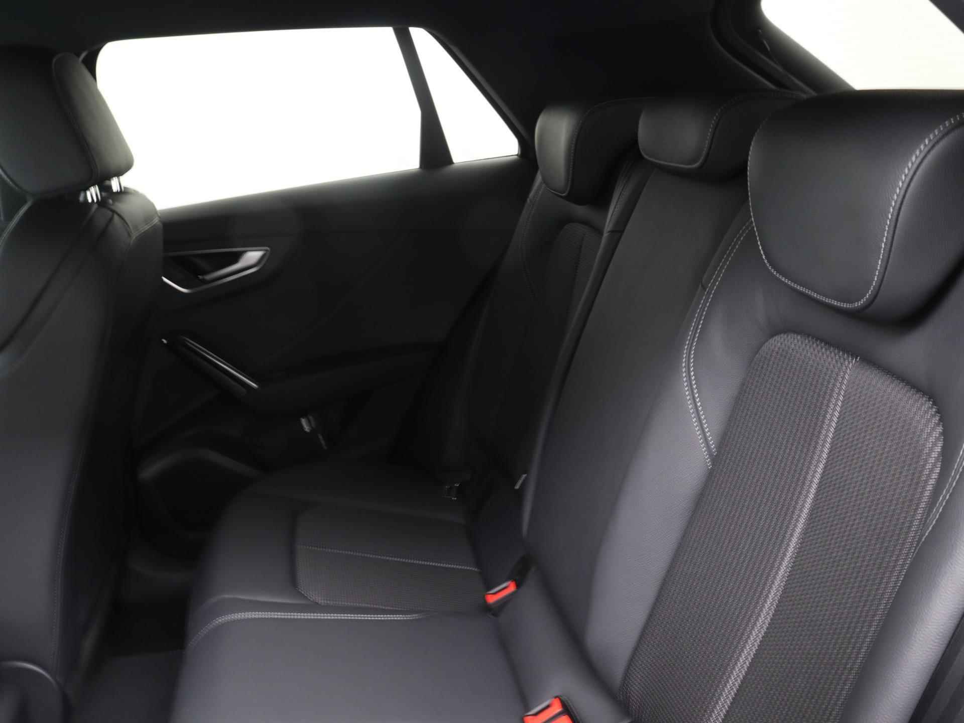Audi Q2 35 TFSI S Edition 150 PK | Nieuw | Fabrieksgarantie | Automaat | Navigatie | Parkeersensoren | Apple Carplay | Android Auto | Stoelverwarming | Privacy glas | Optiekpakket zwart plus | Lichtpakket ambient light plus | - 15/21