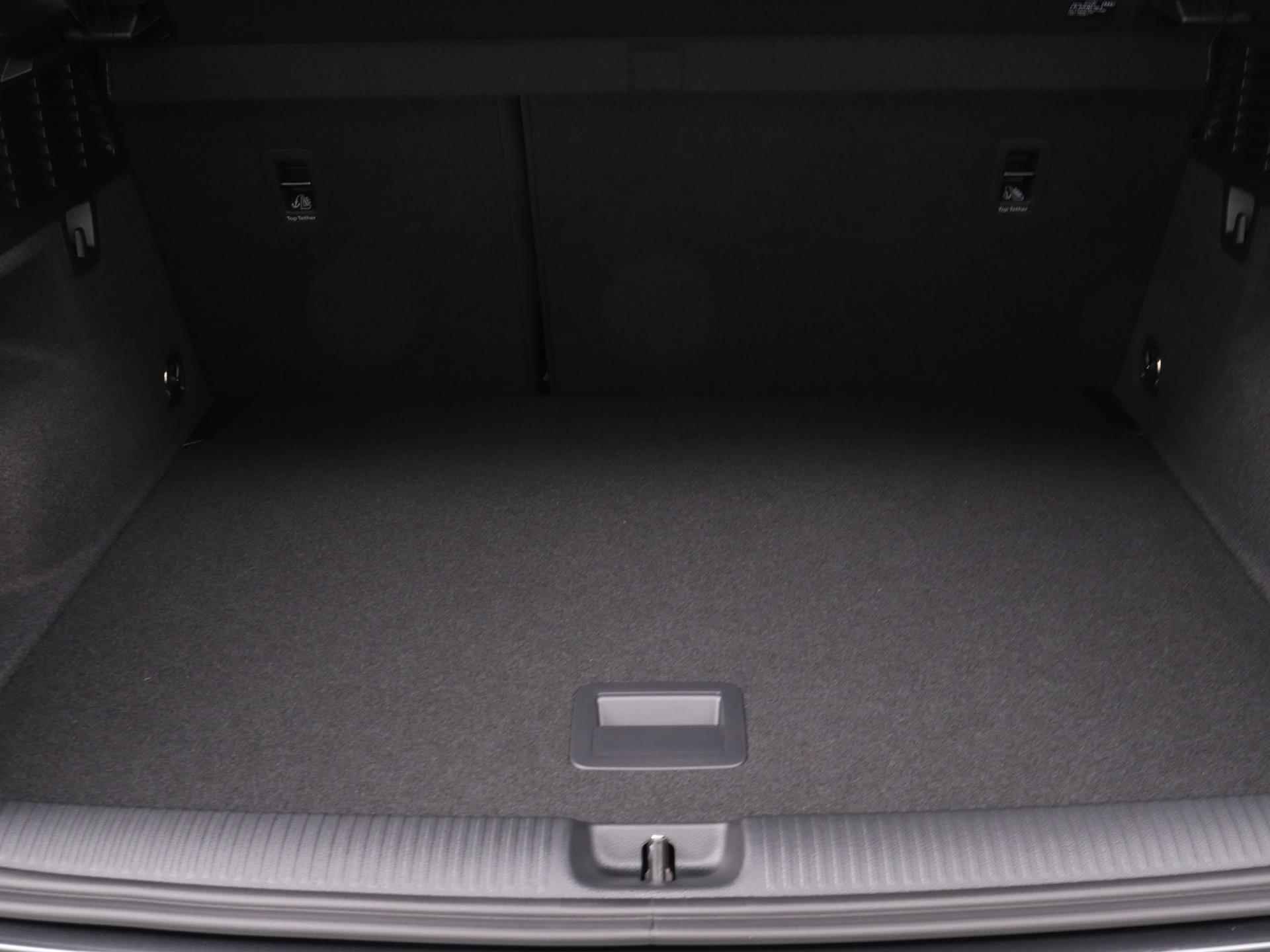 Audi Q2 35 TFSI S Edition 150 PK | Nieuw | Fabrieksgarantie | Automaat | Navigatie | Parkeersensoren | Apple Carplay | Android Auto | Stoelverwarming | Privacy glas | Optiekpakket zwart plus | Lichtpakket ambient light plus | - 16/21