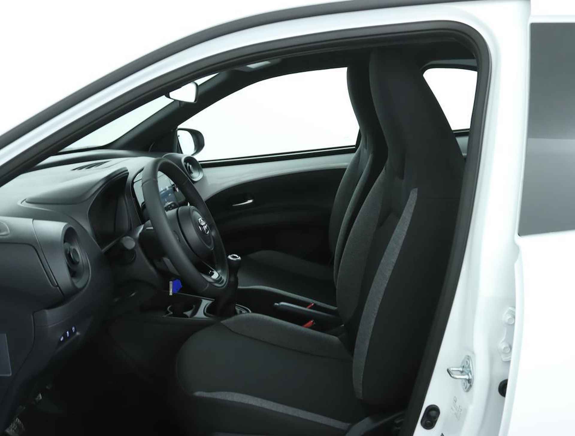 Toyota Aygo X 1.0 VVT-i MT play Actieprijs | € 19950 |Nieuw uit voorraad | Direct rijden | - 14/42