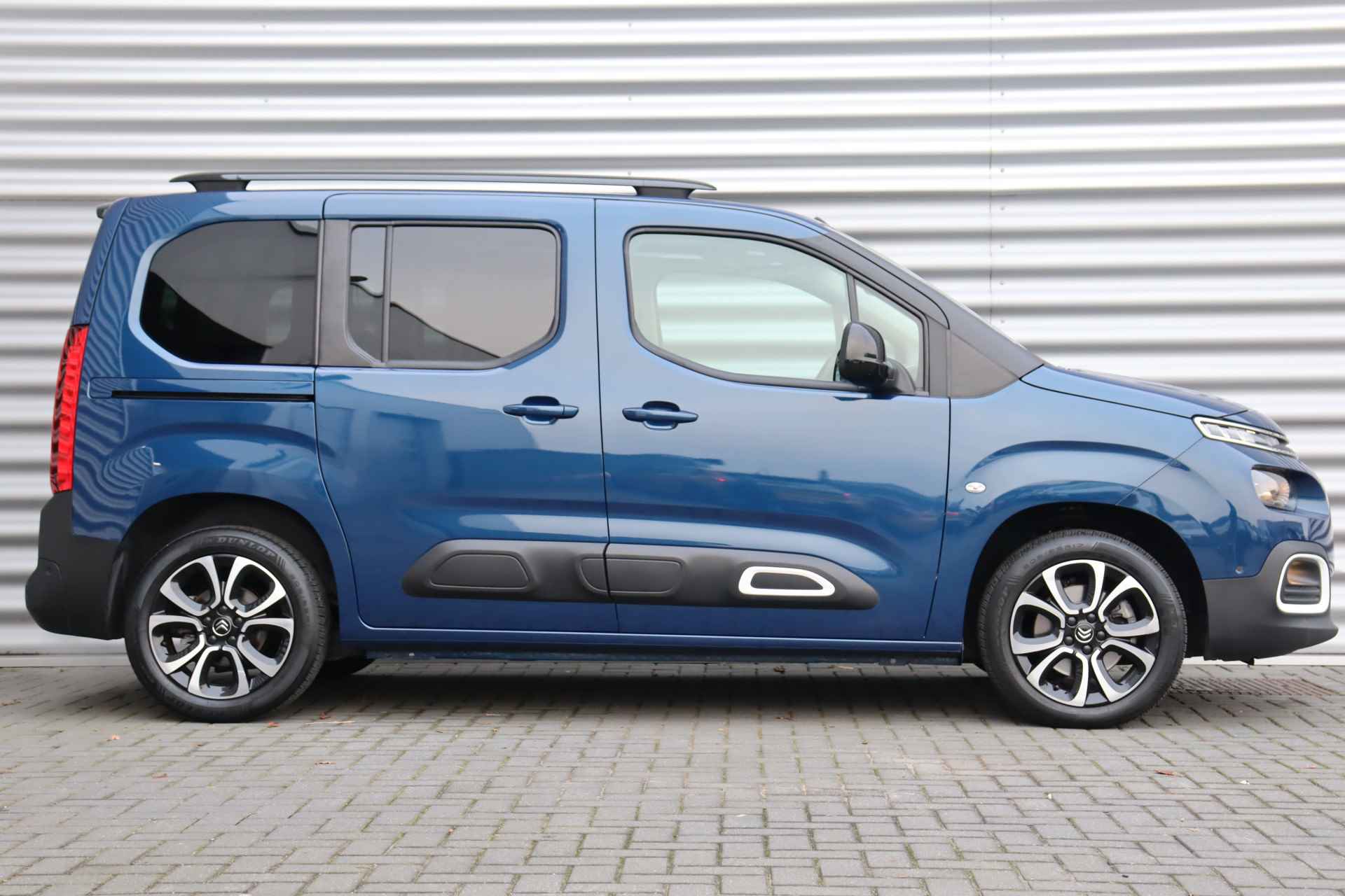 Citroën Berlingo 1.2 PURETECH 130PK SHINE AUTOMAAT / NAVI / CLIMA / LED / PDC / 17" LMV / CAMERA / KEYLESS / PANO. DAK / BLUETOOTH / CRUISECONTRO - 3/44