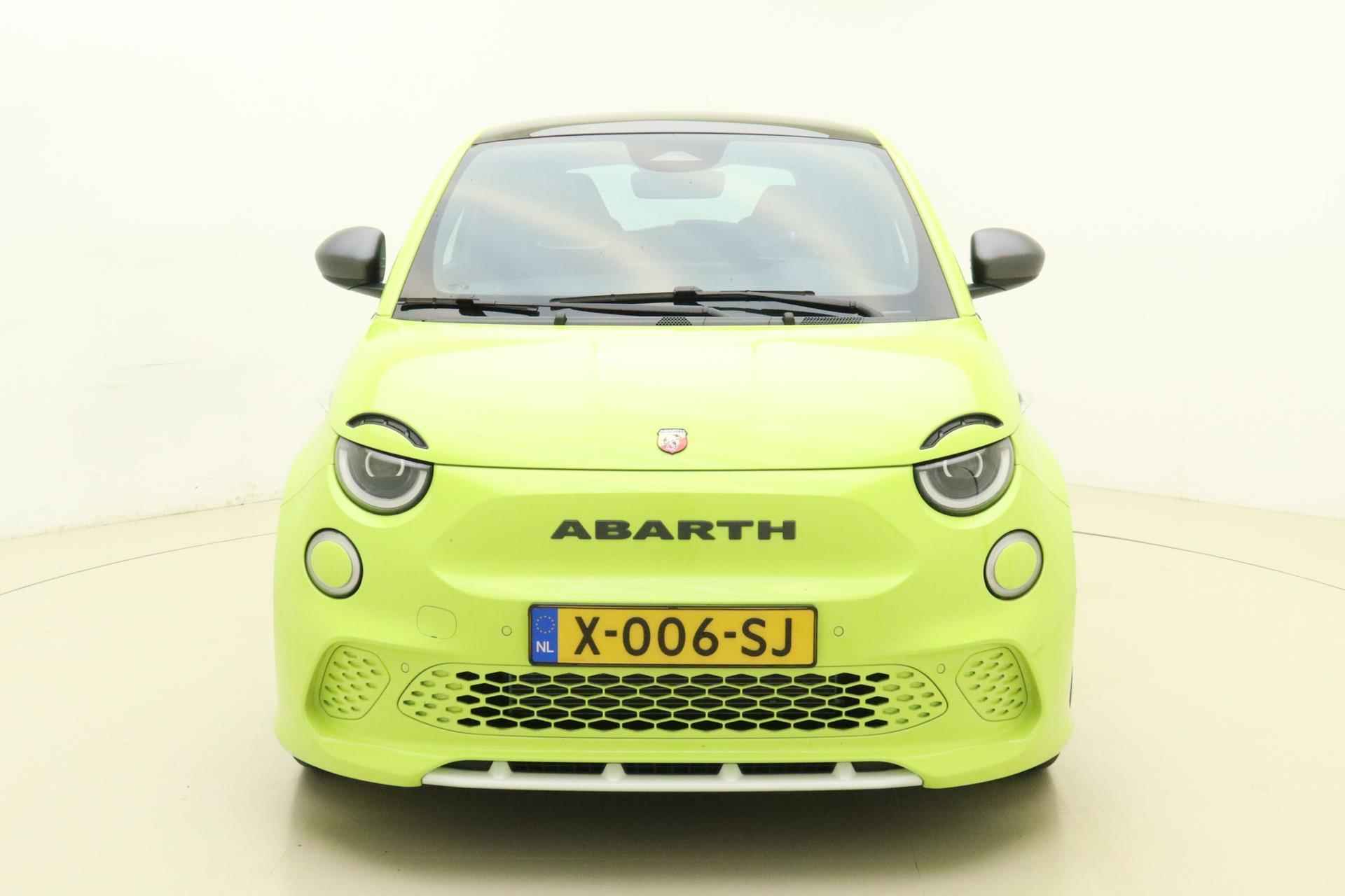 Fiat 500 Abarth Turismo 42 kWh | Acid Green | Alcantara sportinterieur | Full LED koplampen | Panoramadak | Navi | Camera | Dodehoek detectie - 7/46