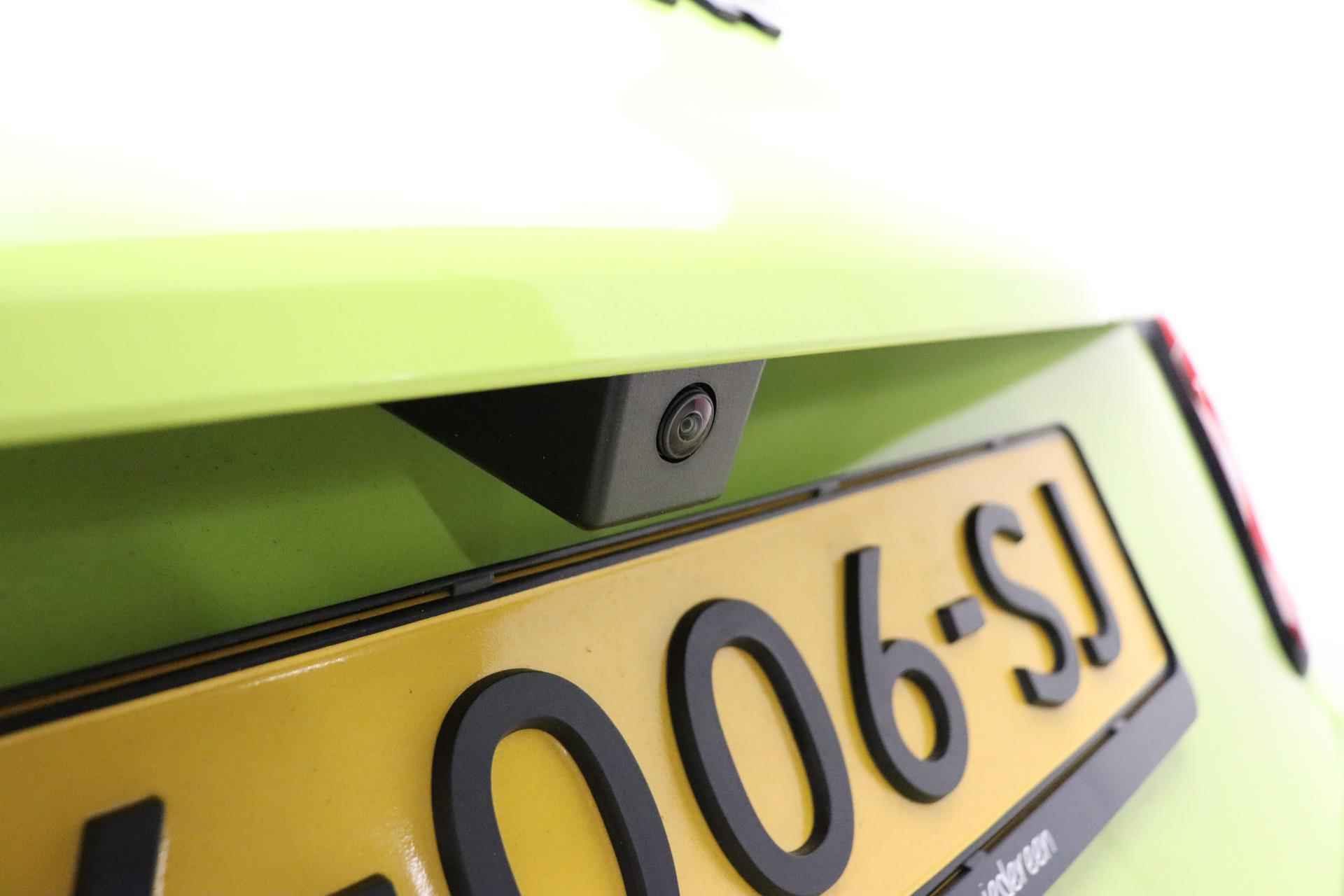 Fiat 500 Abarth Turismo 42 kWh | Acid Green | Alcantara sportinterieur | Full LED koplampen | Panoramadak | Navi | Camera | Dodehoek detectie - 11/46